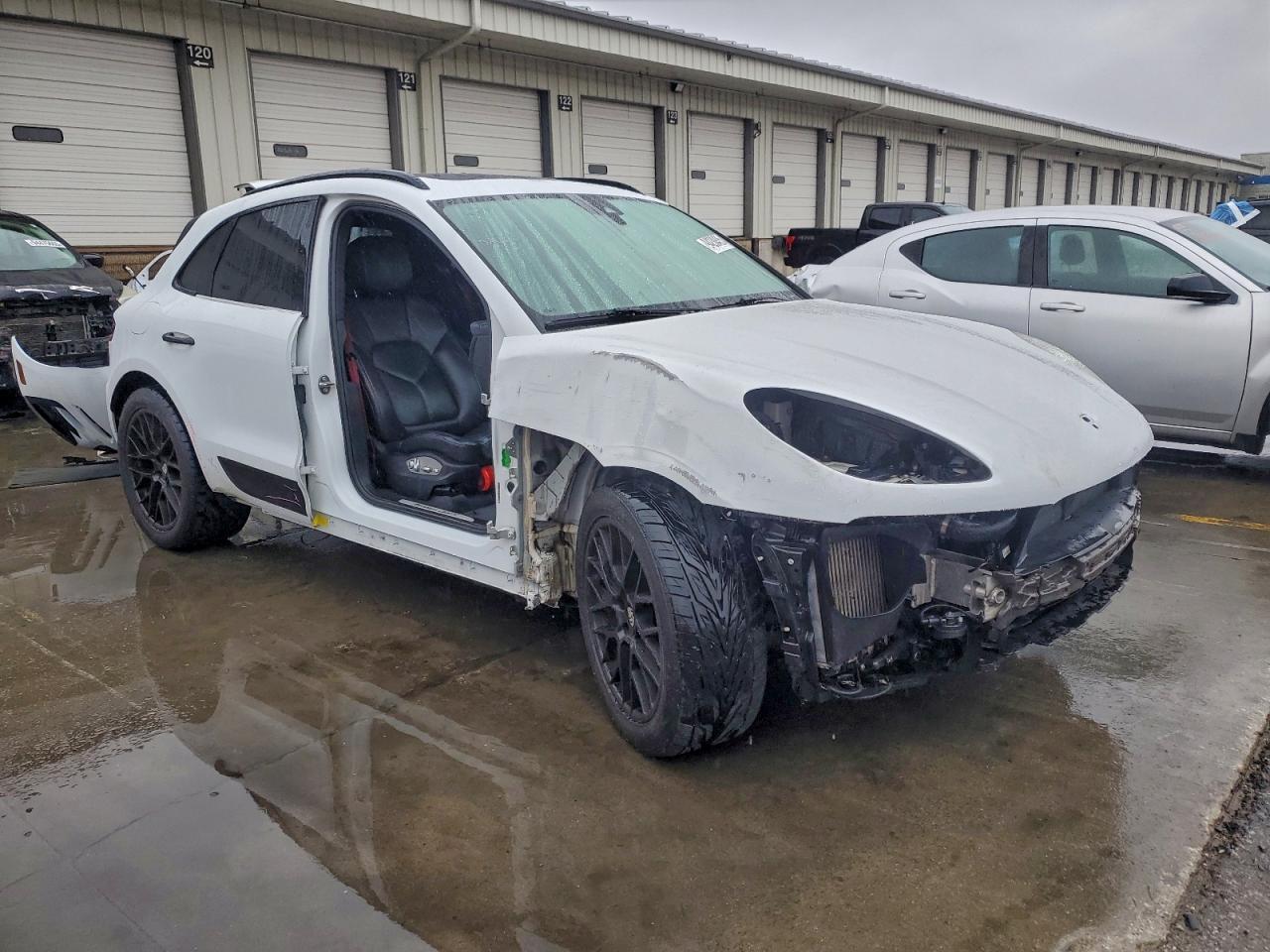 2017 Porsche Macan, Gts
