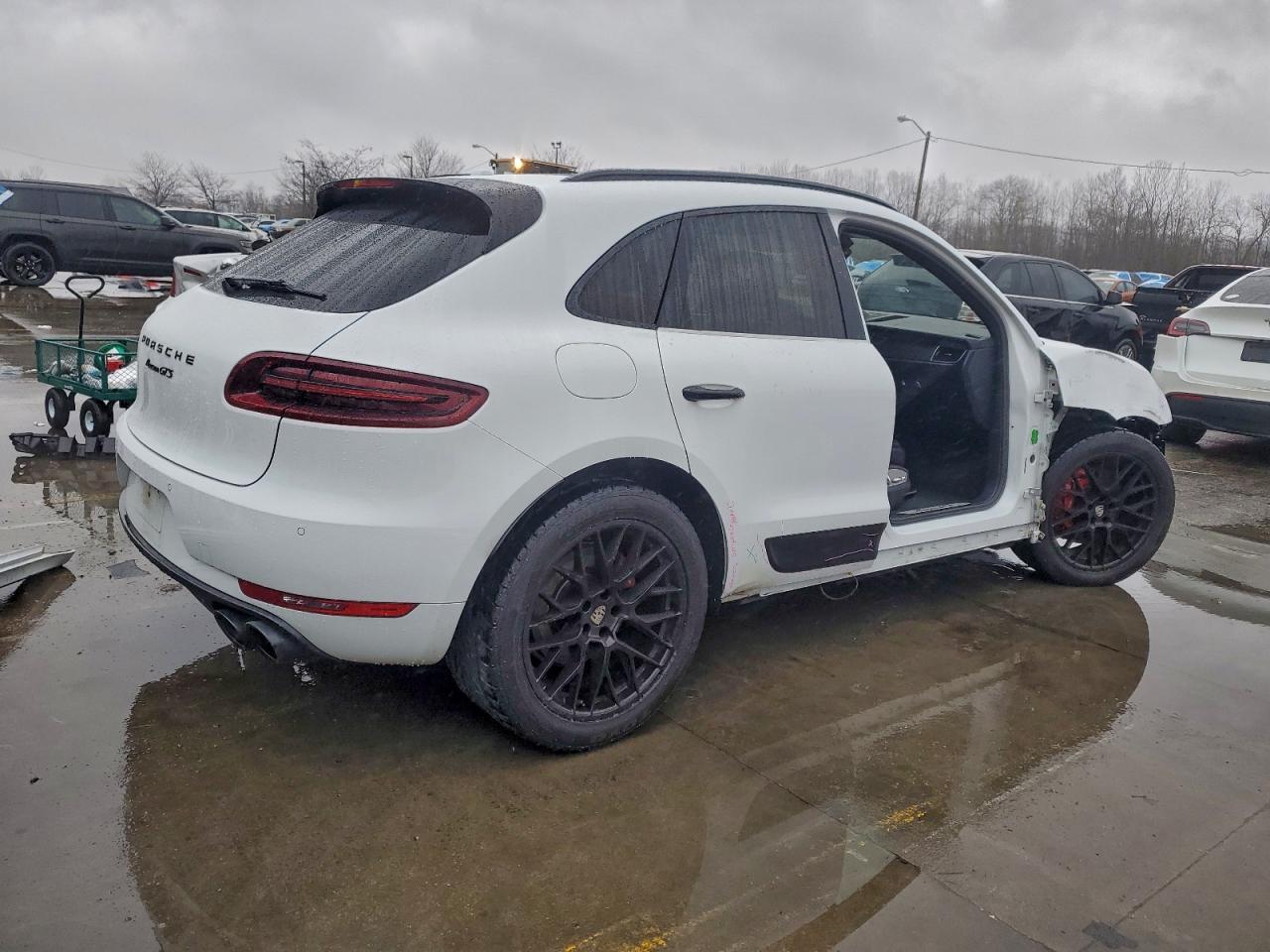 2017 Porsche Macan, Gts
