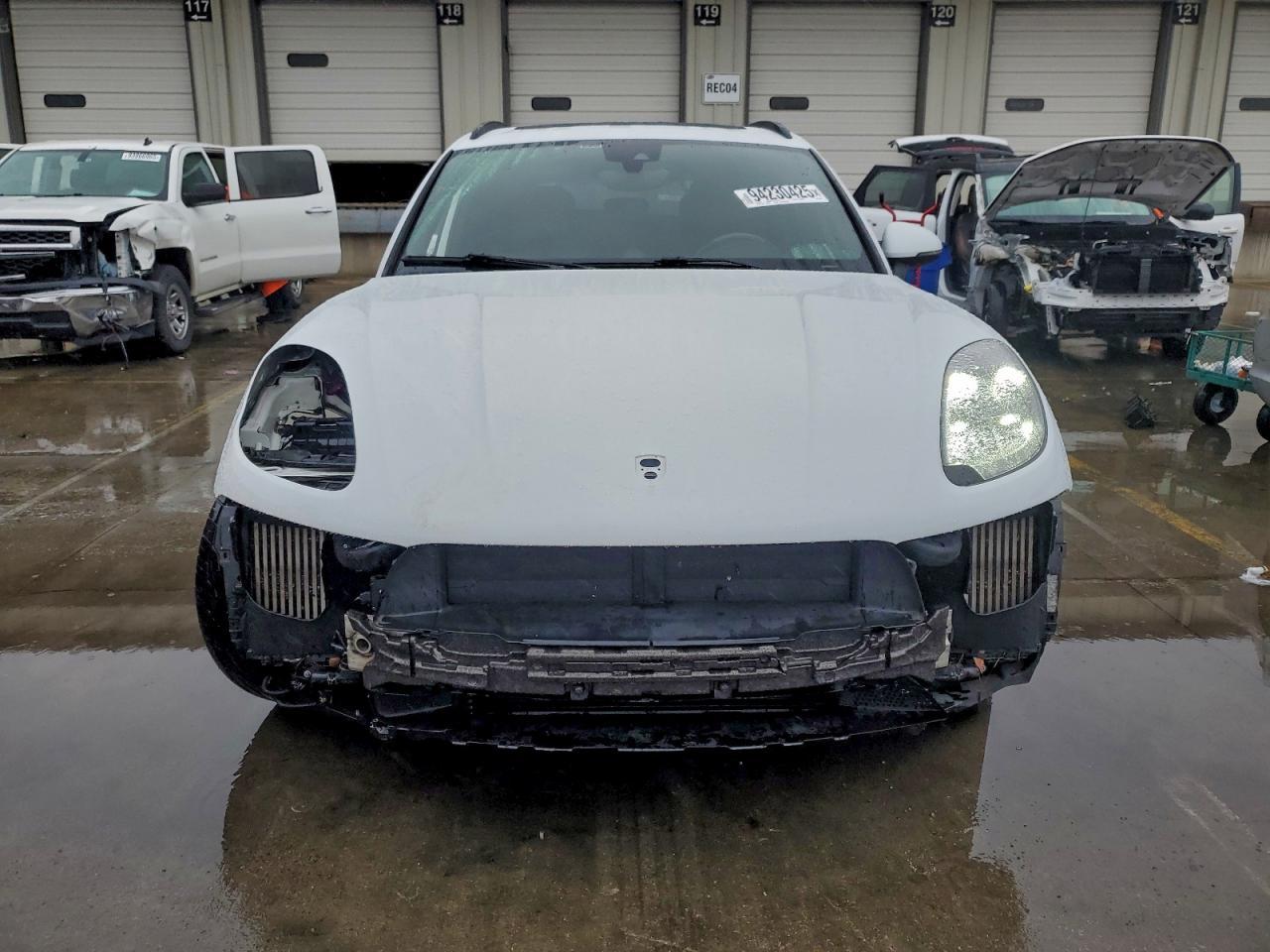 2017 Porsche Macan, Gts