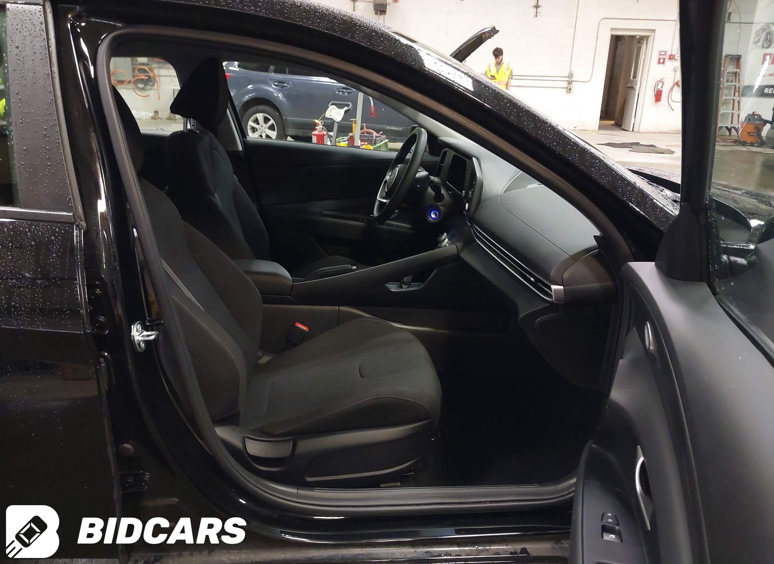 2025 Hyundai Elantra, SE