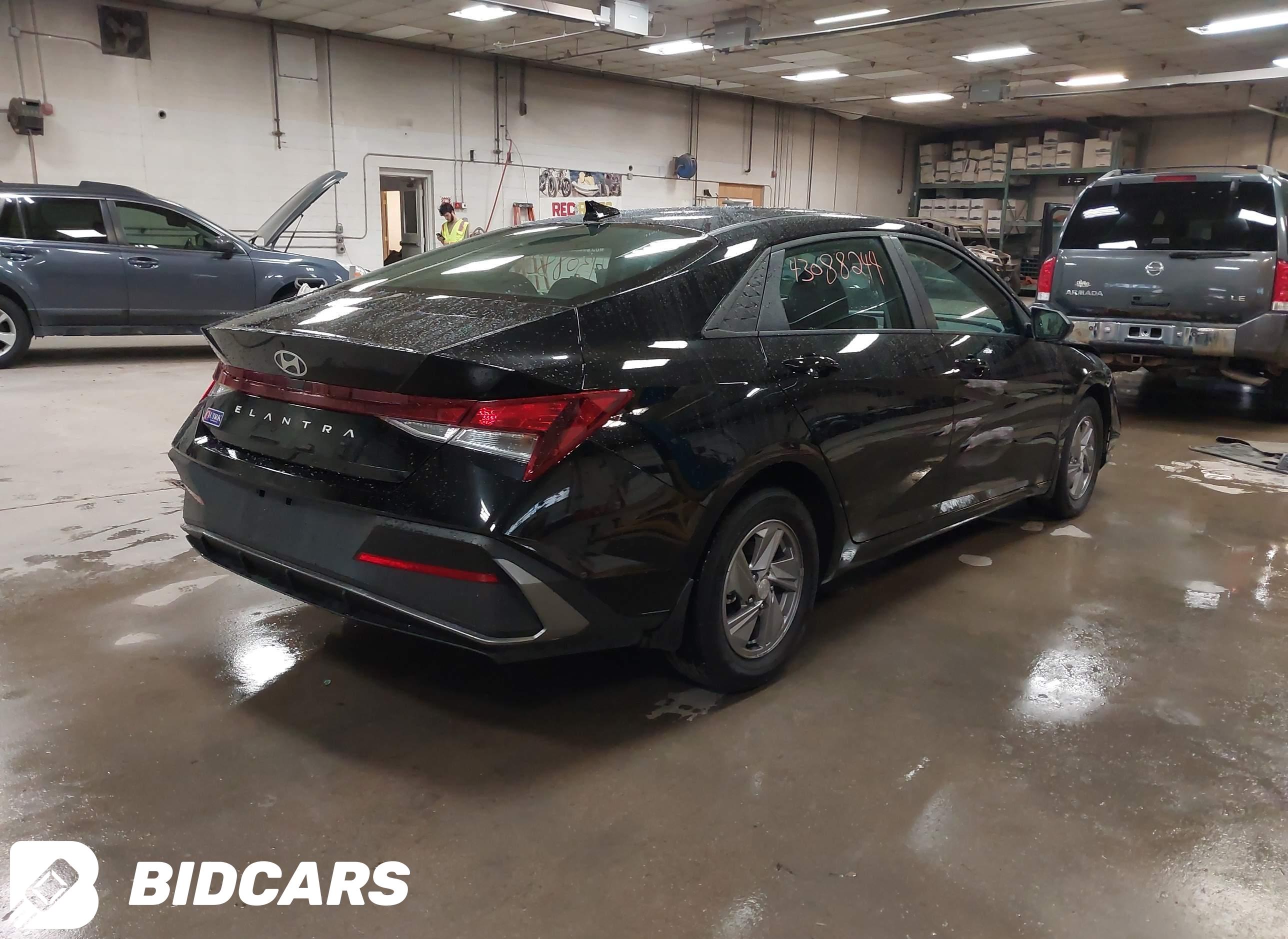 2025 Hyundai Elantra, SE