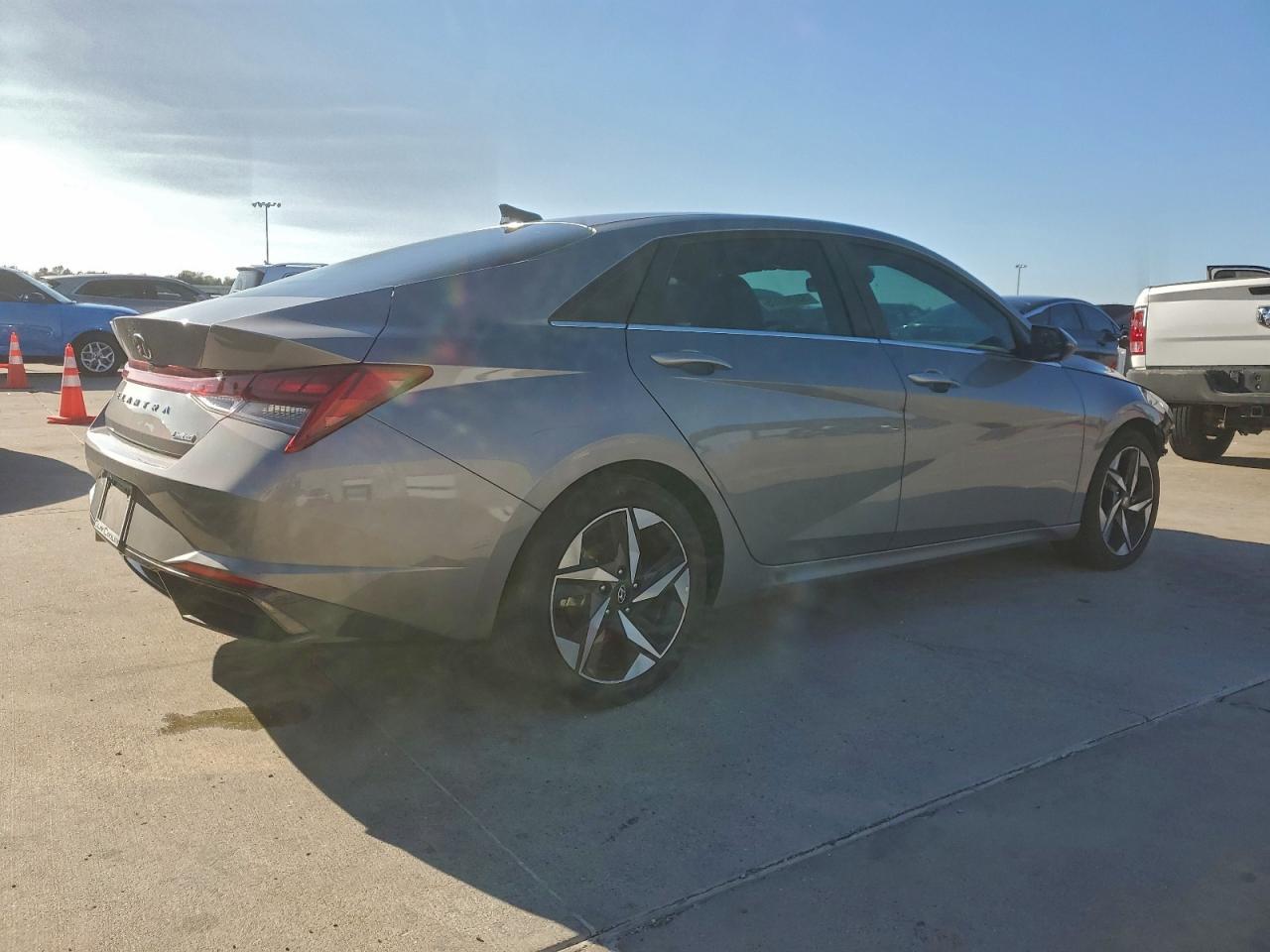 2022 Hyundai Elantra, Limited