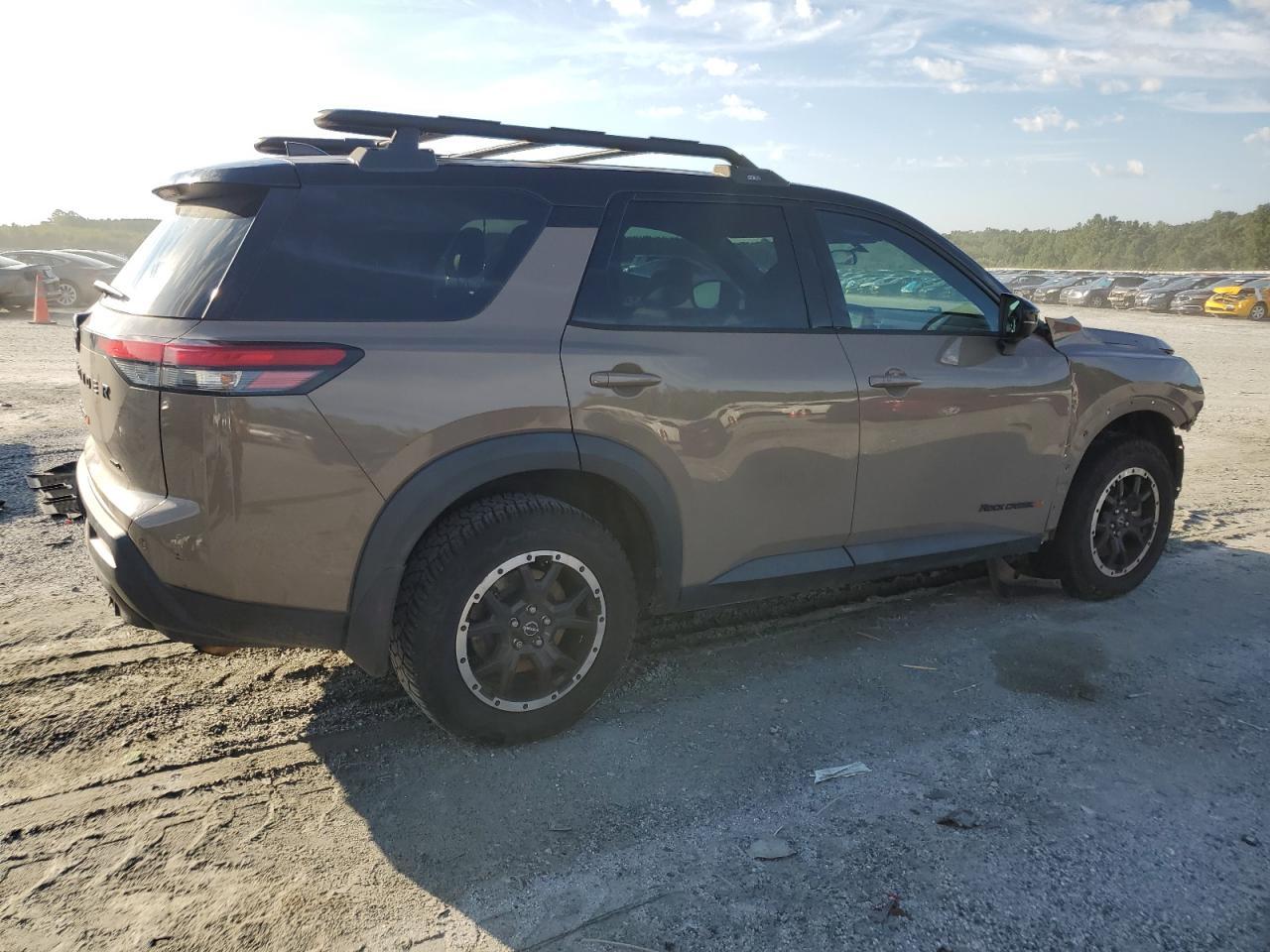 2023 Nissan Pathfinder, SV