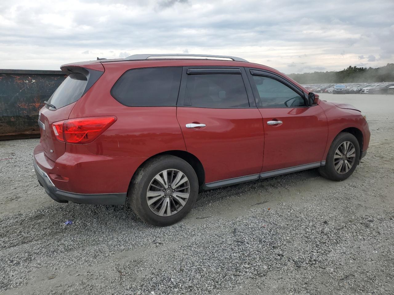 2017 Nissan Pathfinder, S