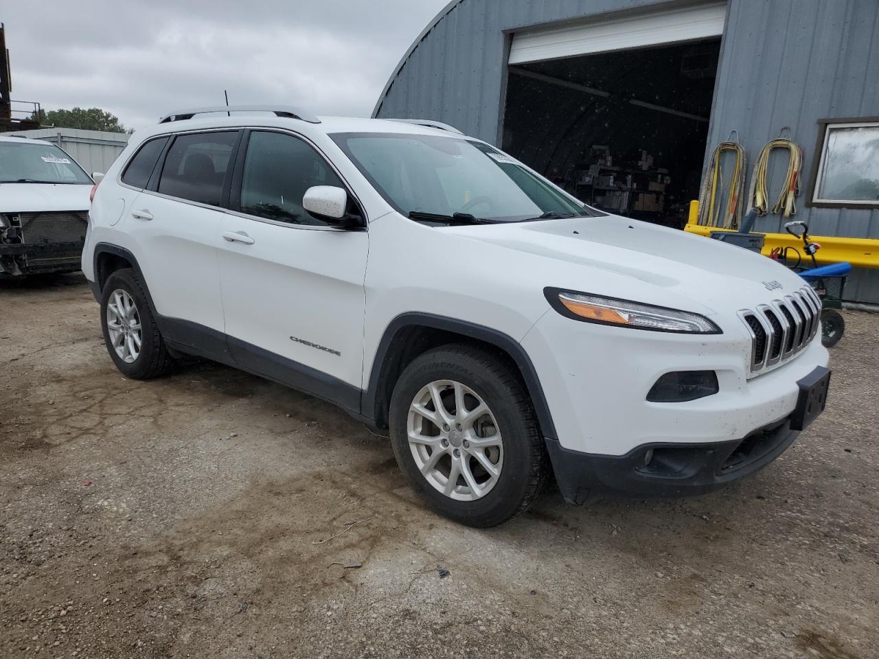 2016 Jeep Cherokee, Latitude
