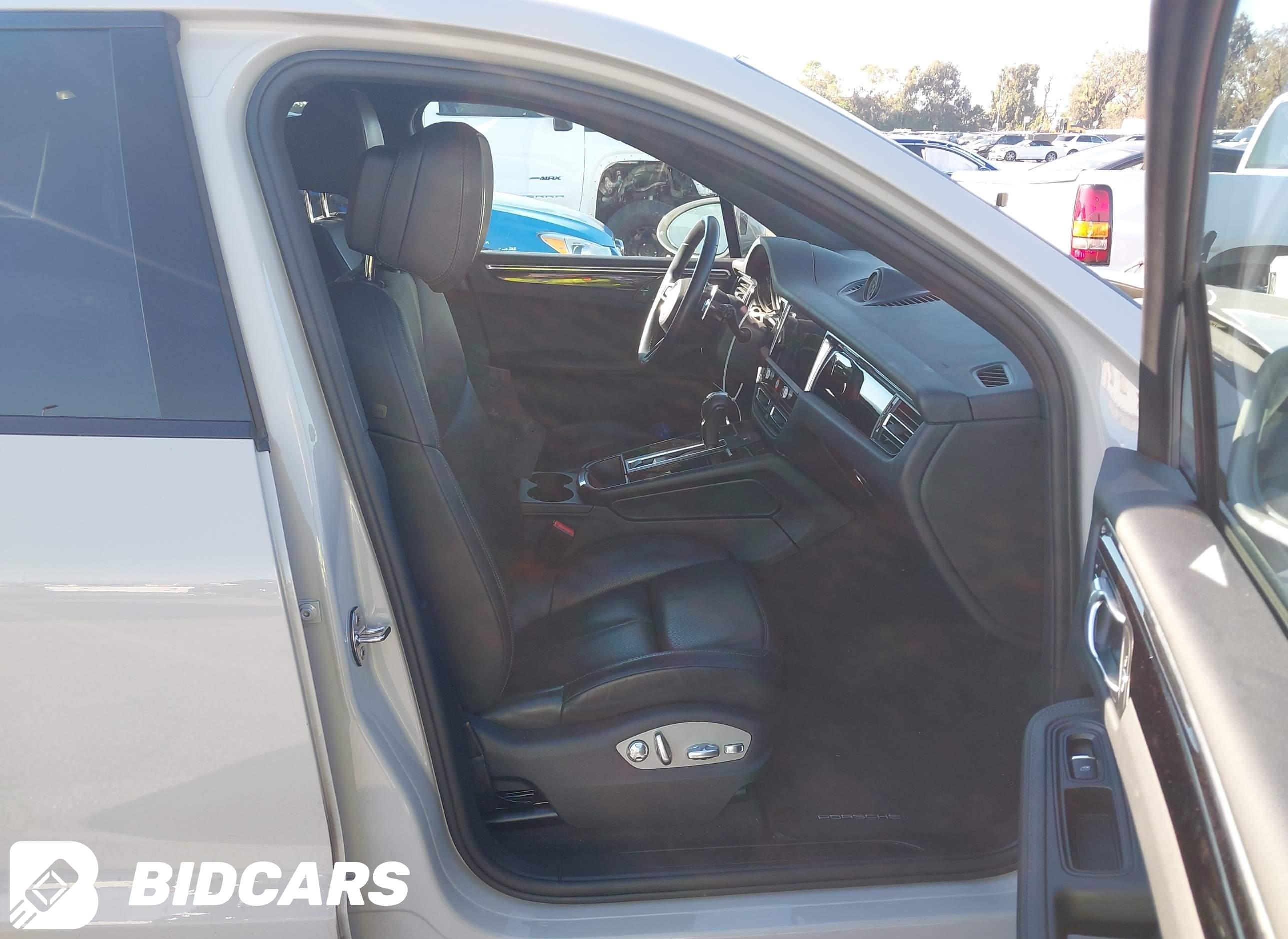 2023 Porsche Macan, T