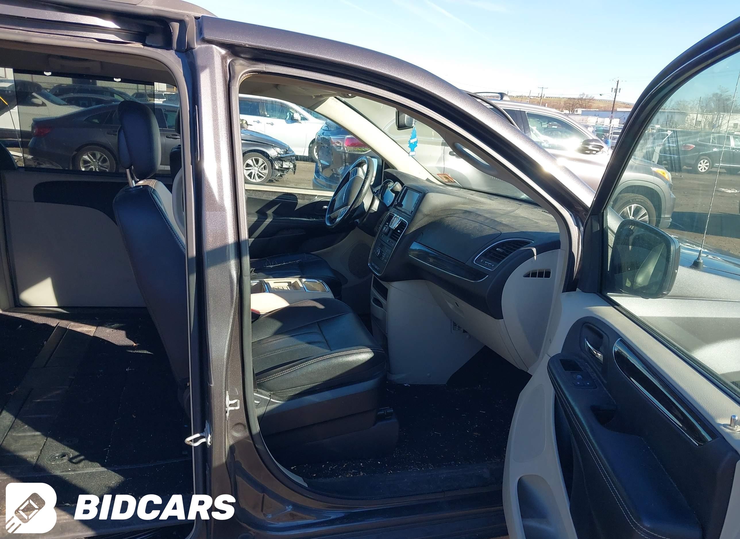 2015 Chrysler Town and Countr...