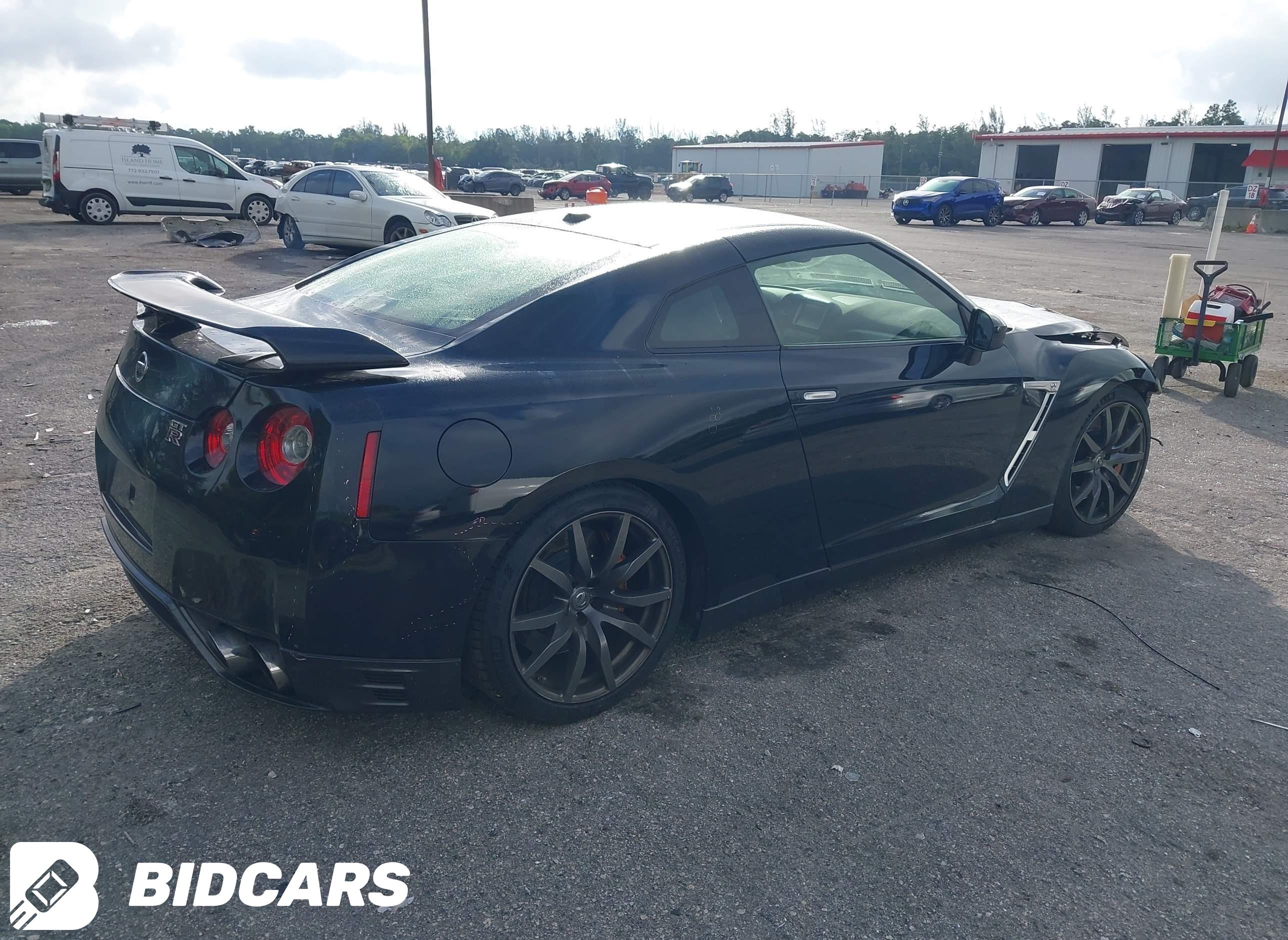 2015 Nissan GT-R, Premium