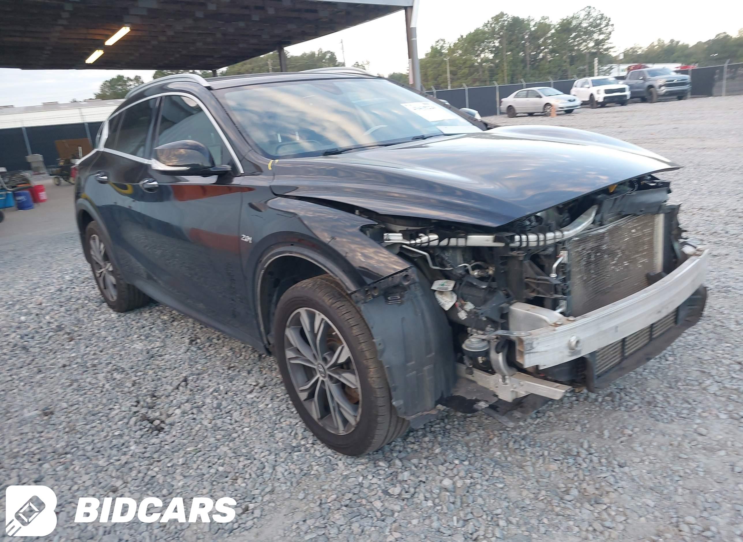 2018 Infiniti QX30, Luxe