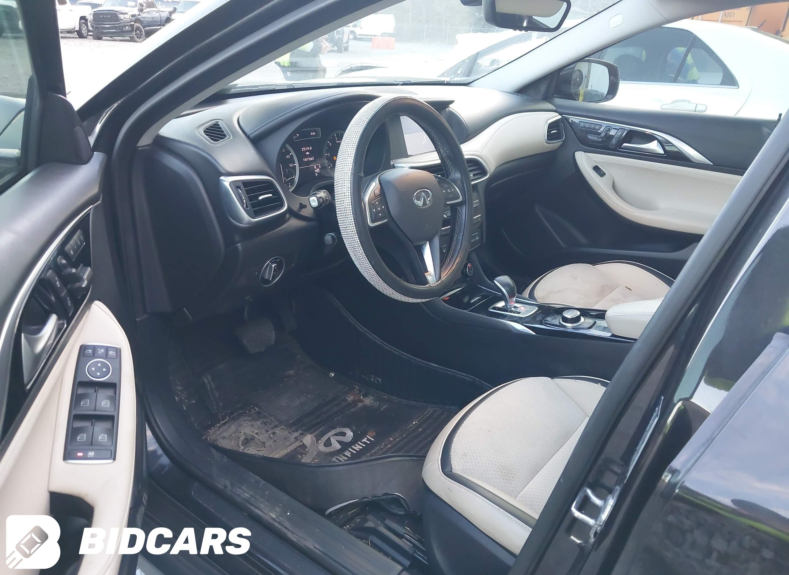 2018 Infiniti QX30, Luxe