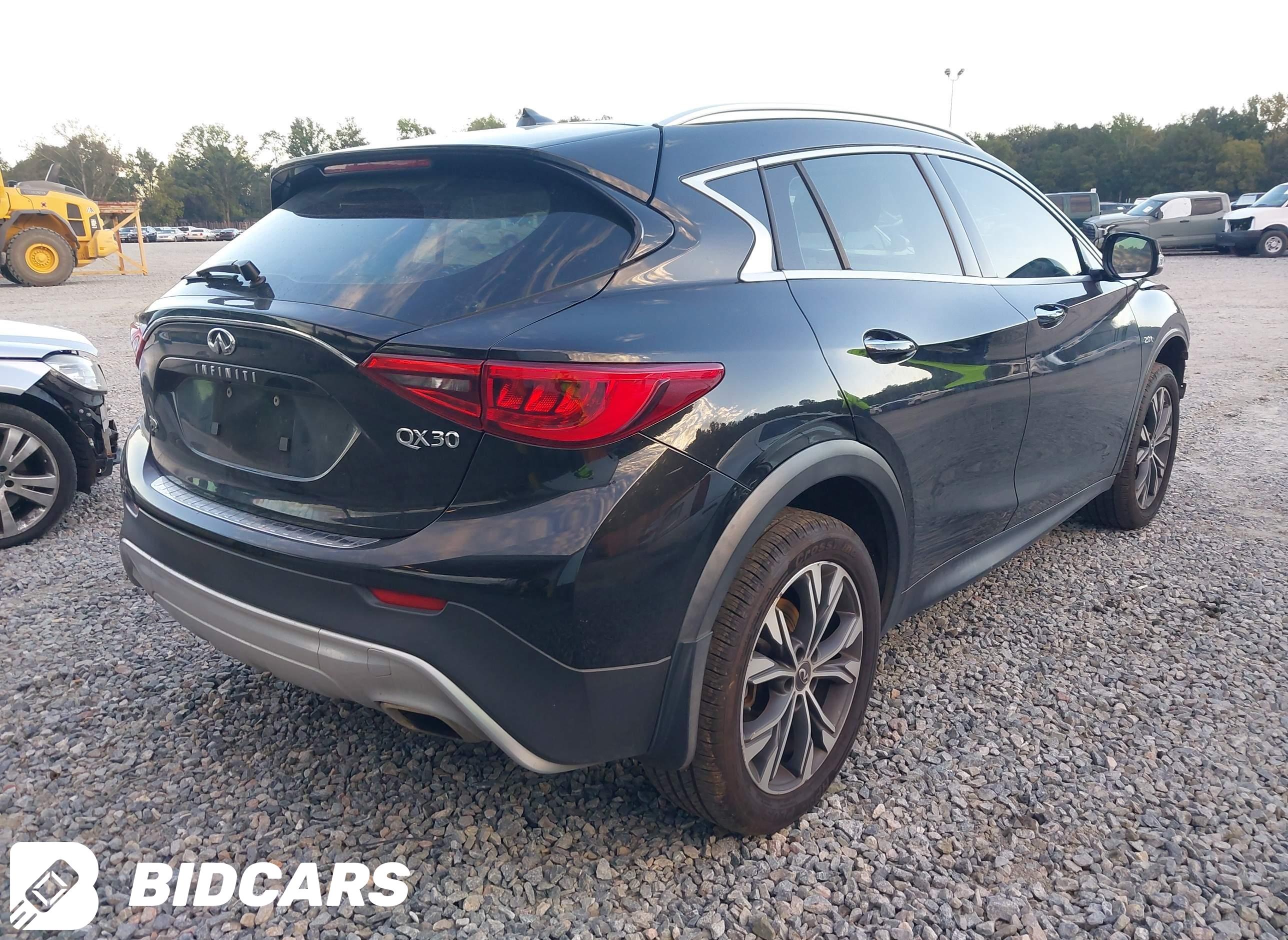 2018 Infiniti QX30, Luxe
