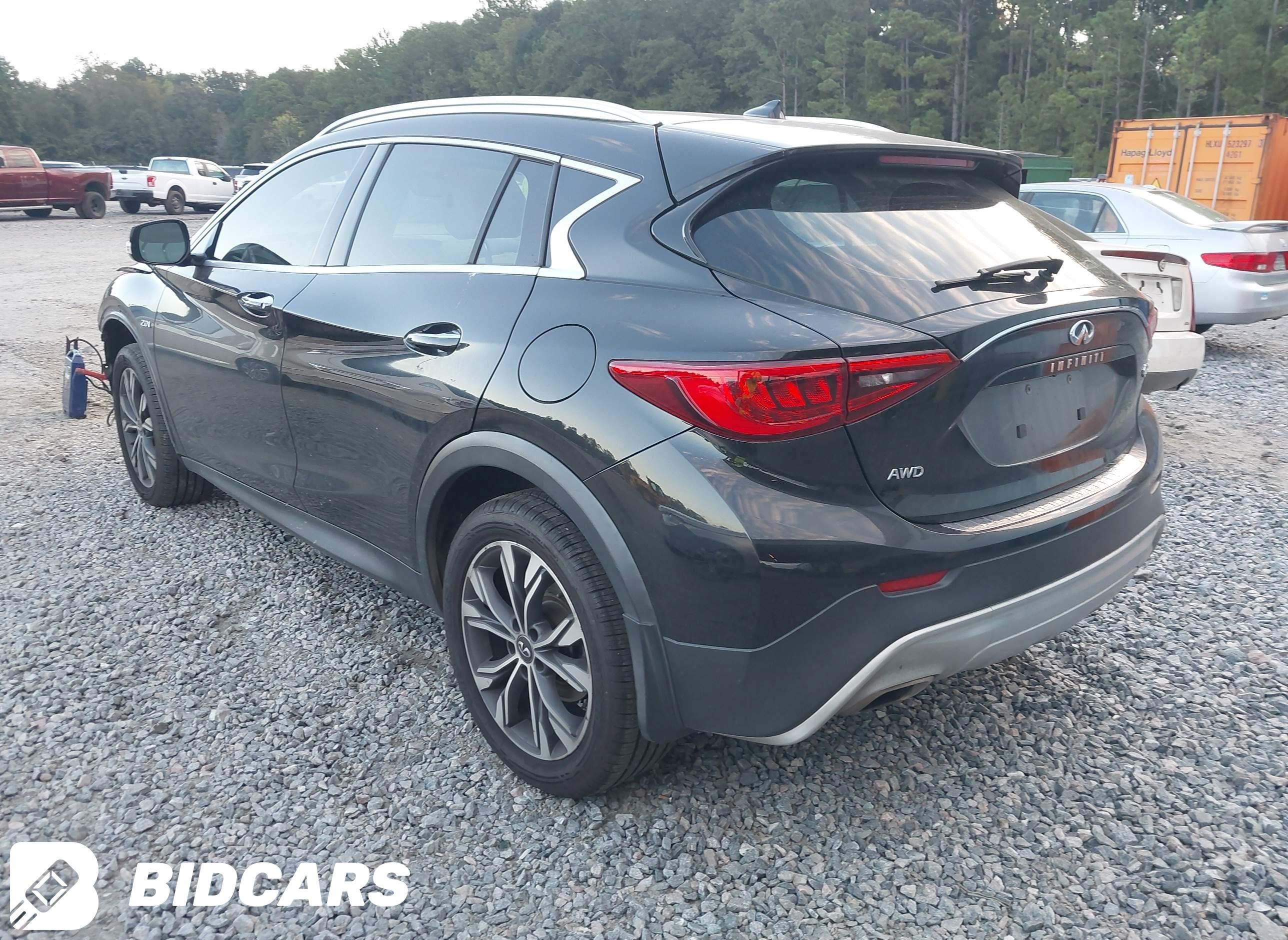 2018 Infiniti QX30, Luxe