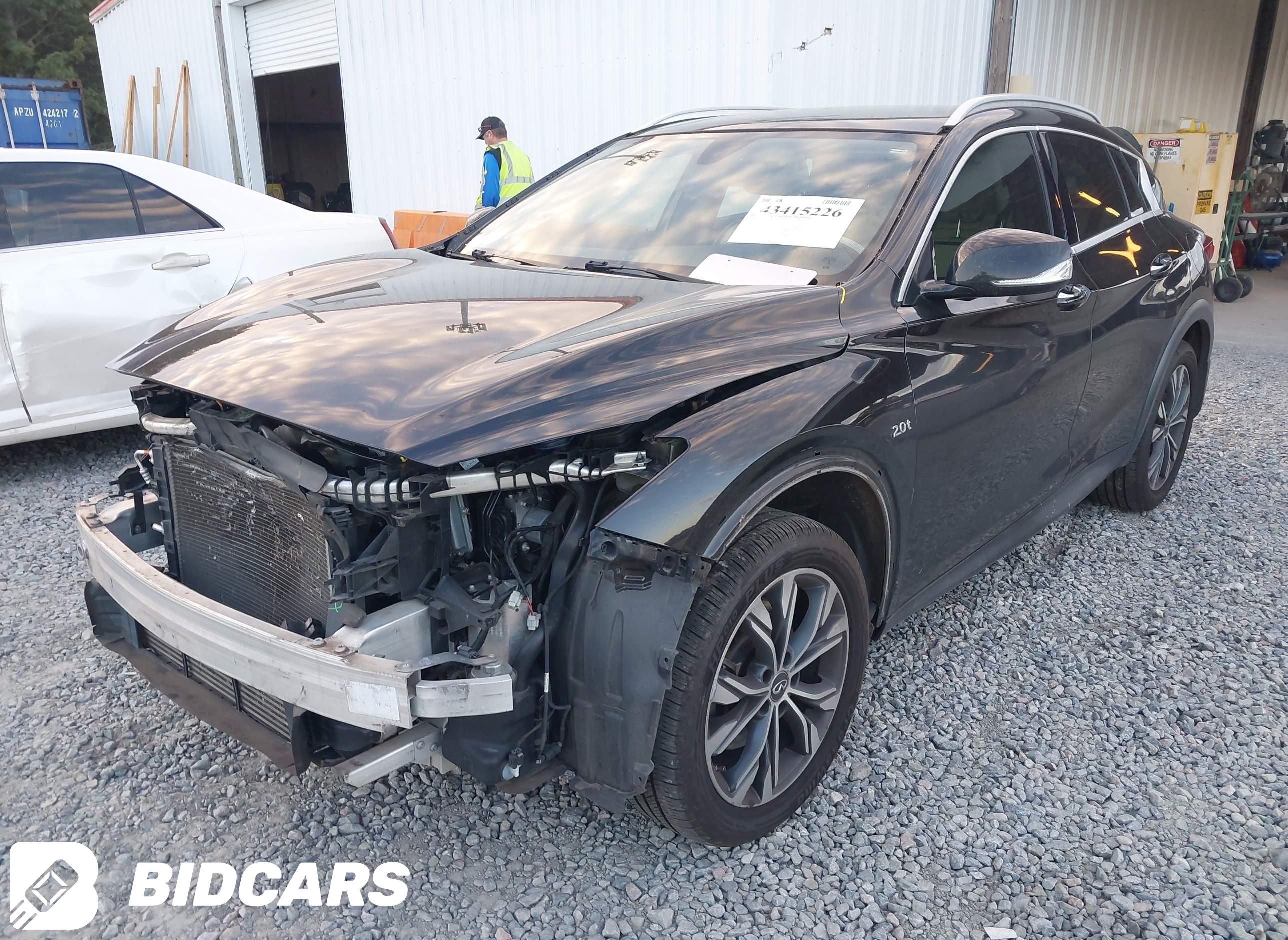 2018 Infiniti QX30, Luxe