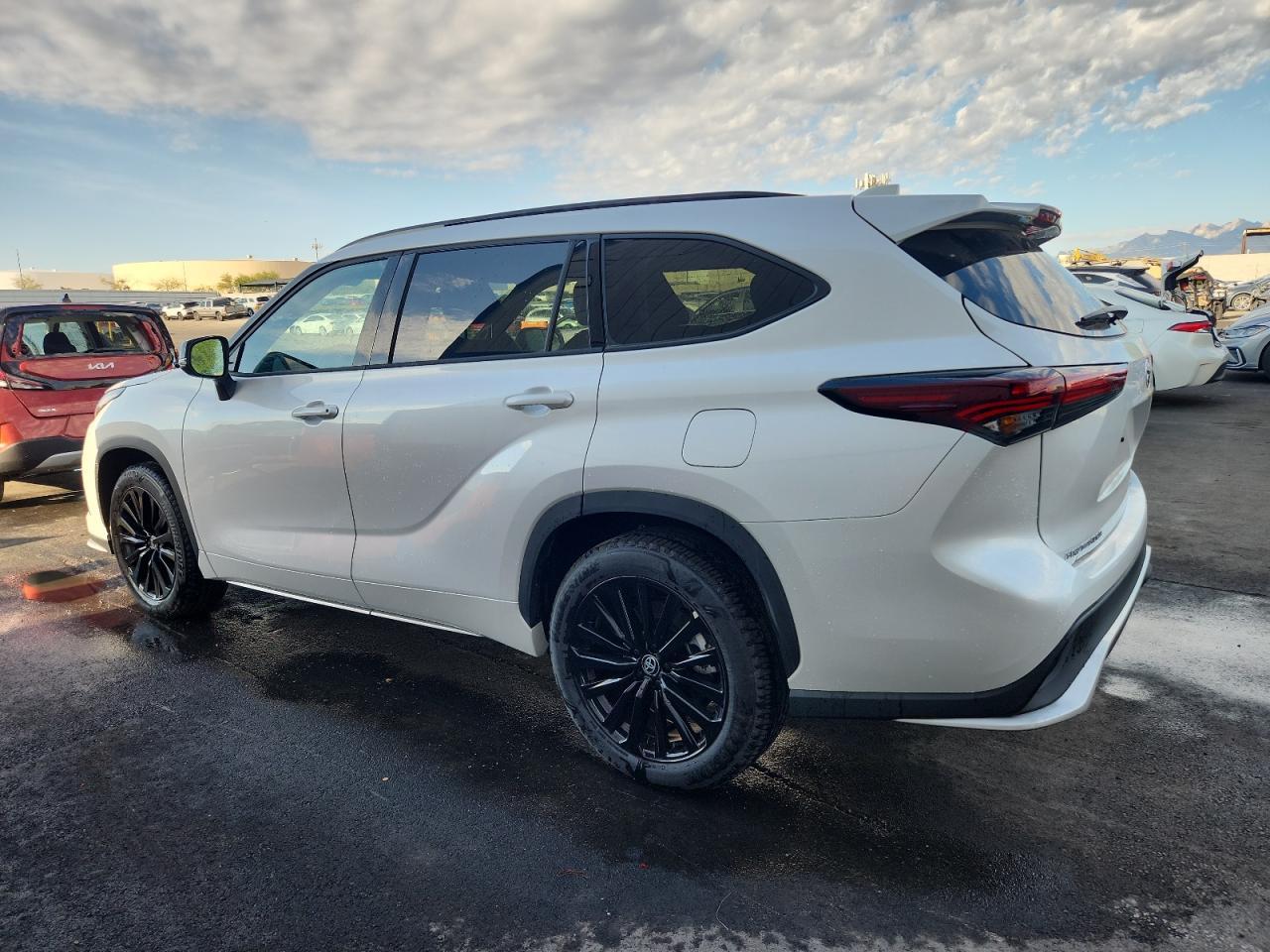 2025 Toyota Highlander, LE