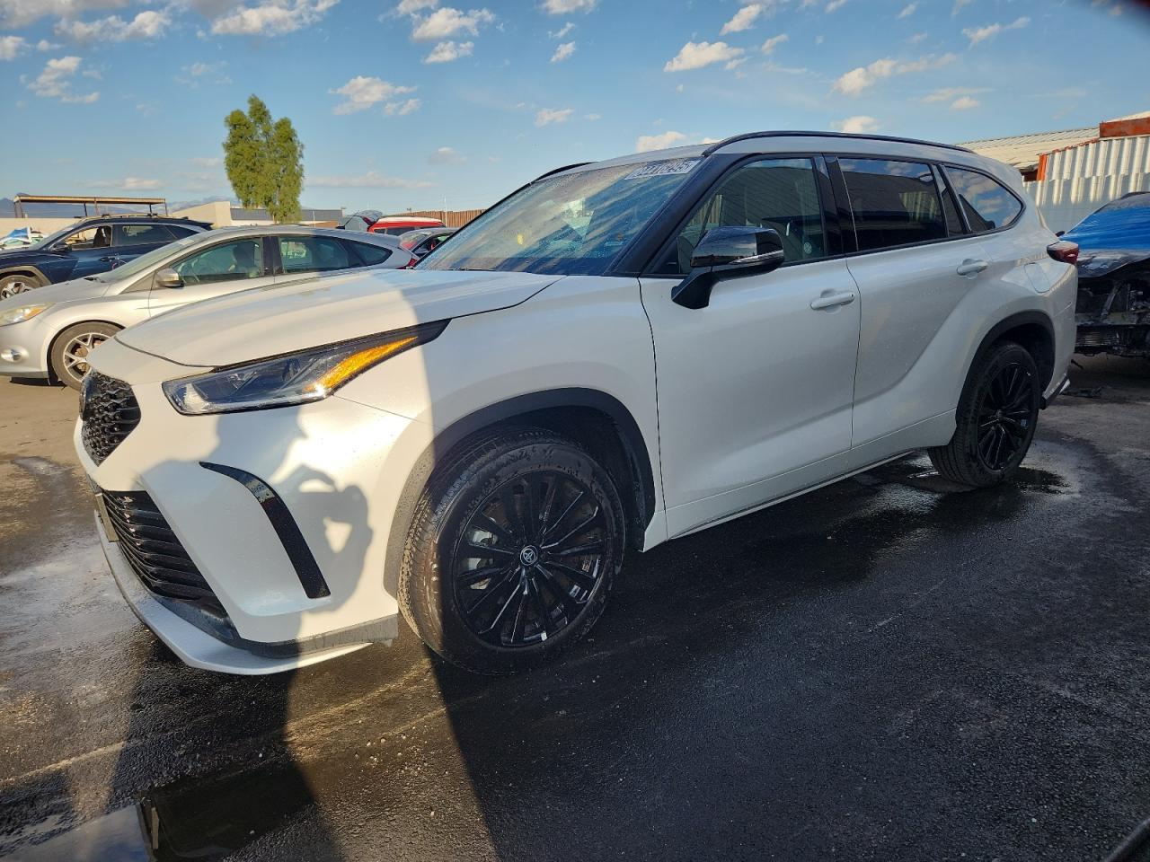 2025 Toyota Highlander, LE