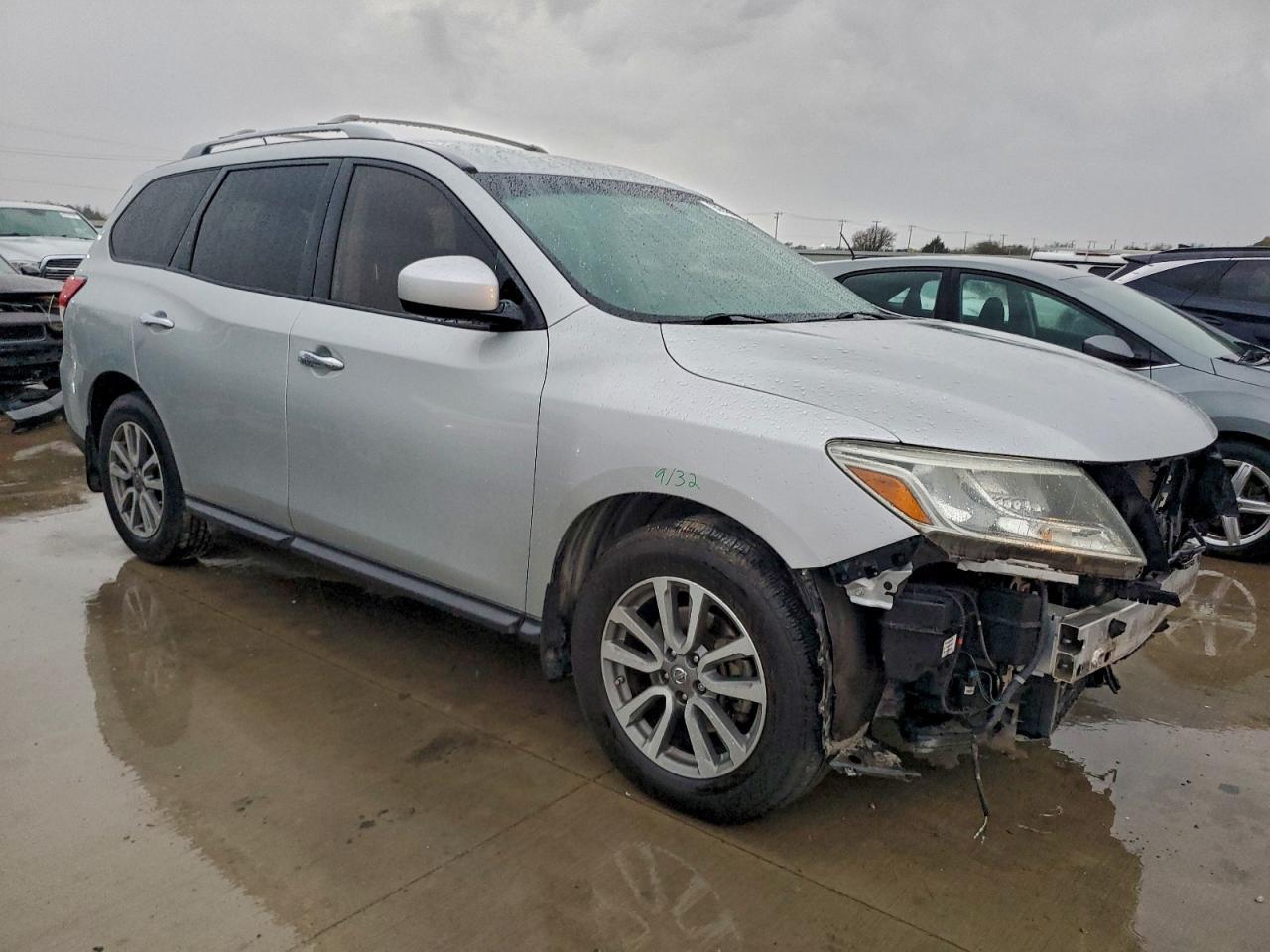 2016 Nissan Pathfinder, S