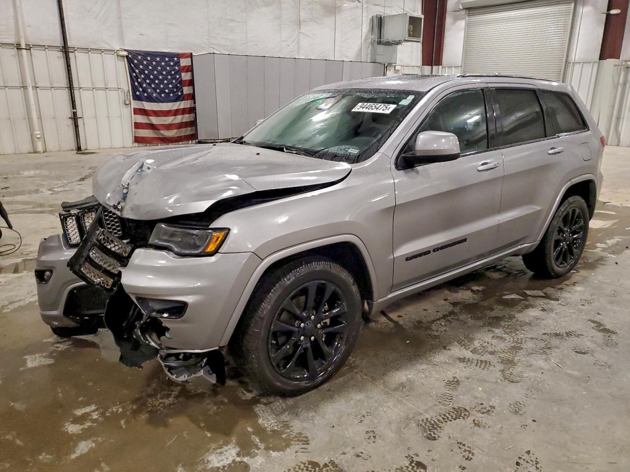 2020 Jeep Grand Cherokee, Laredo