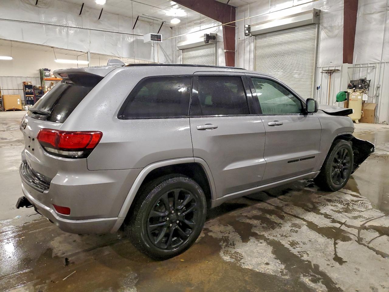 2020 Jeep Grand Cherokee, Laredo
