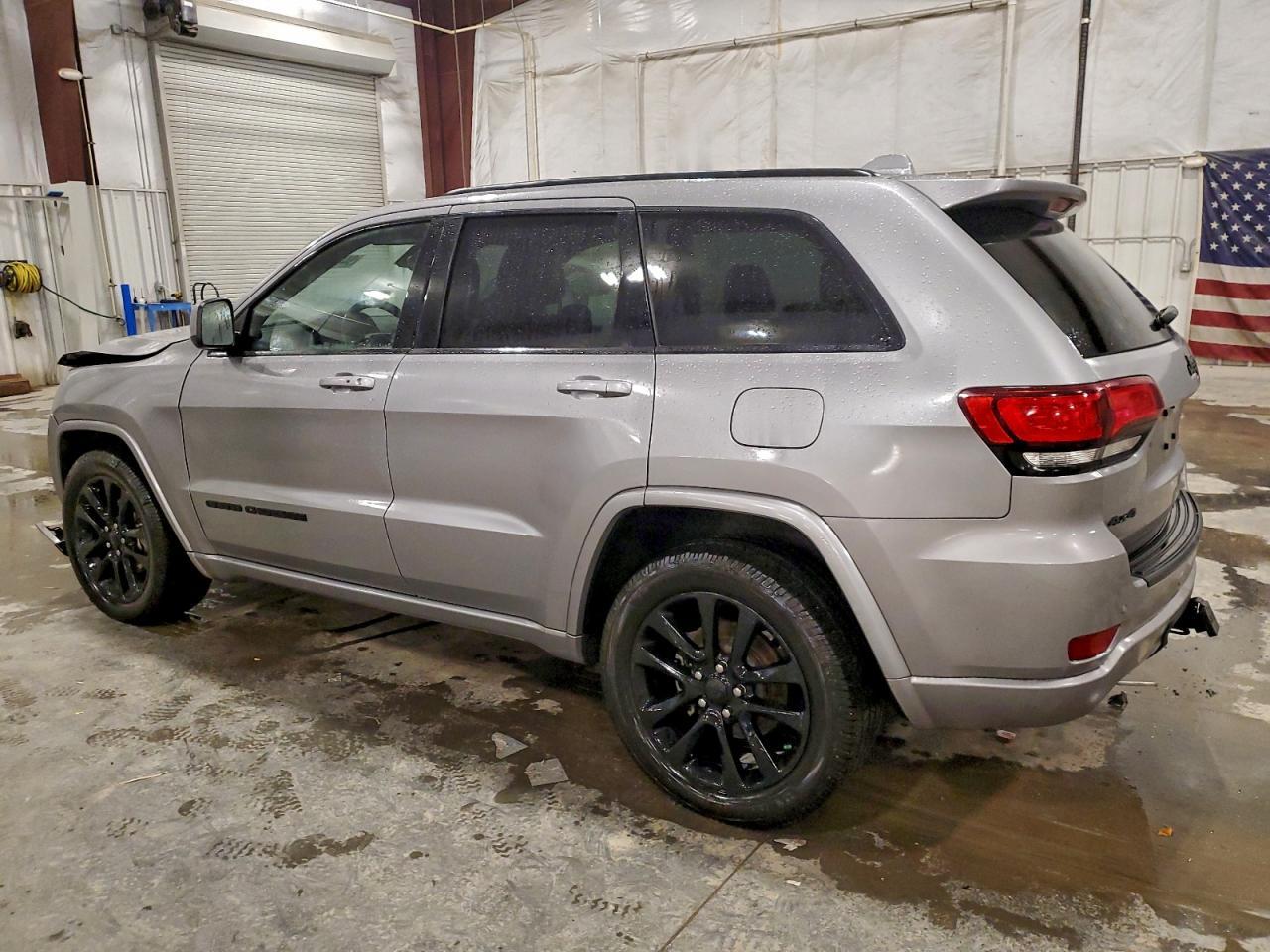 2020 Jeep Grand Cherokee, Laredo
