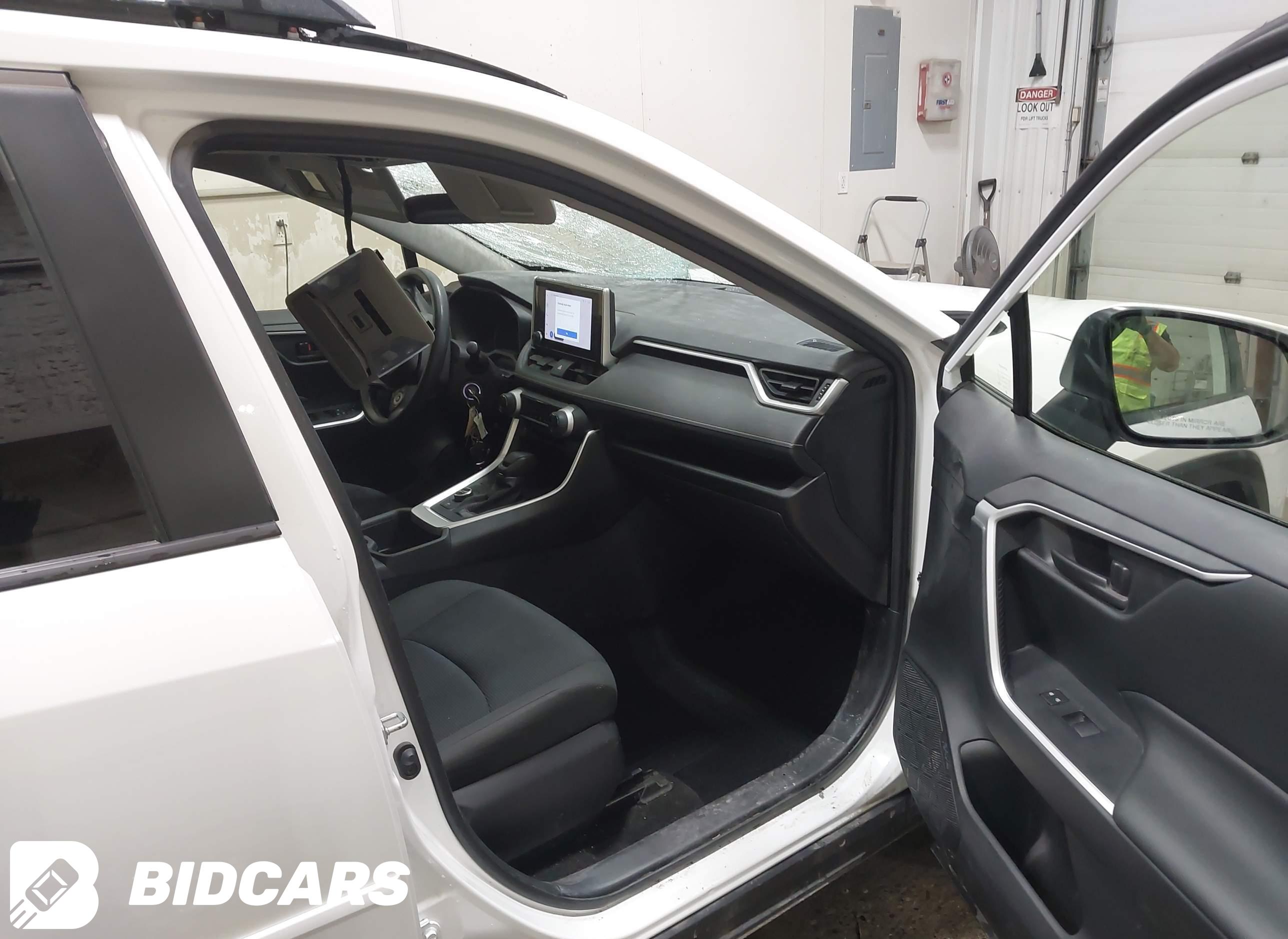 2023 Toyota RAV4, Hybrid LE