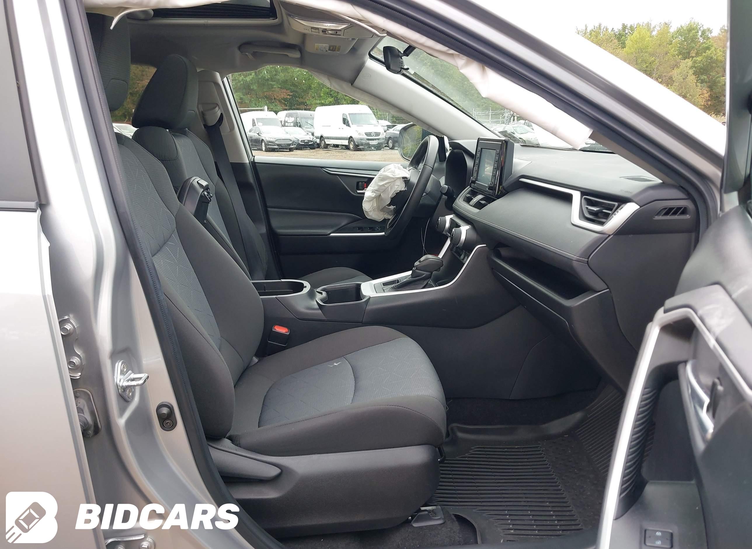 2022 Toyota RAV4, Xle