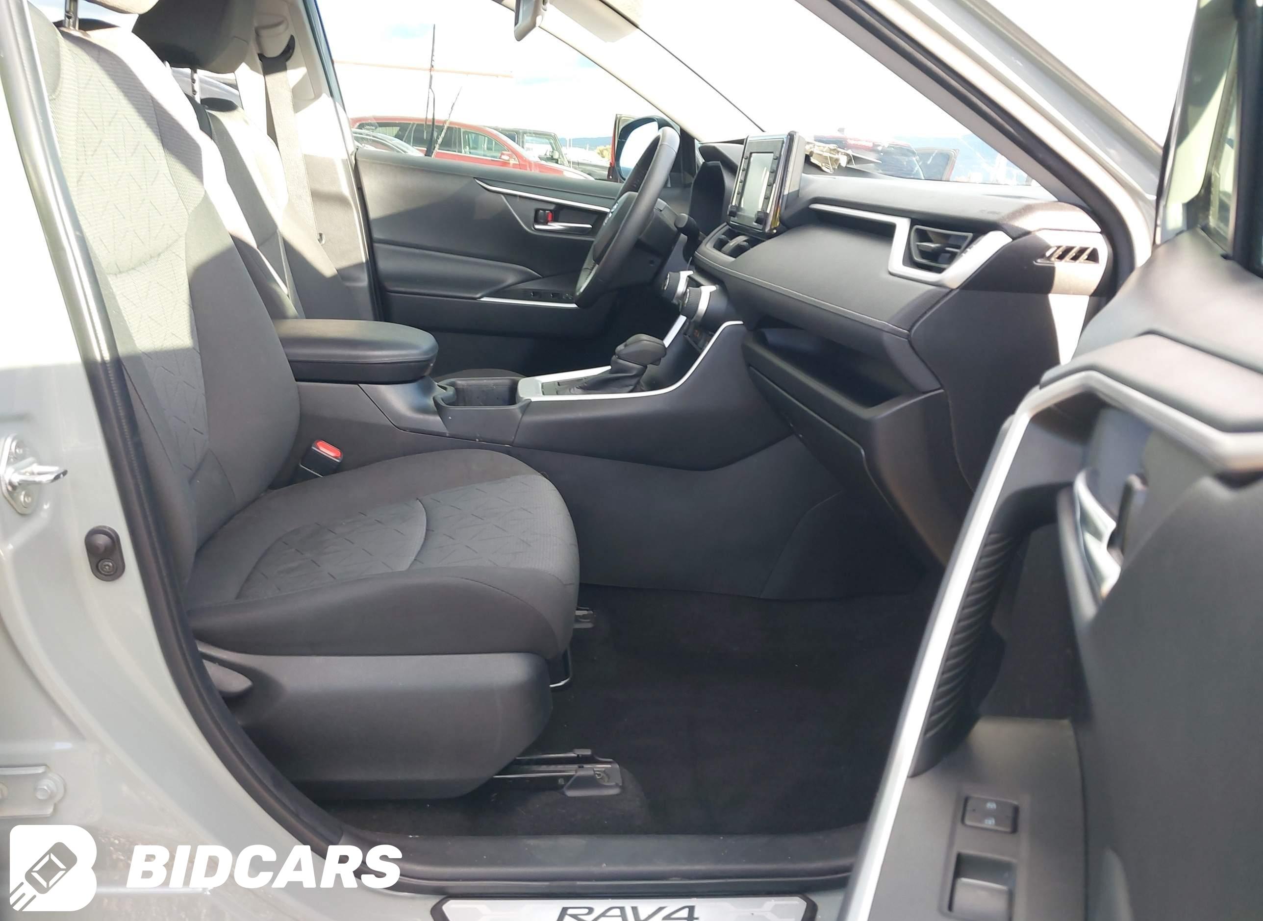 2022 Toyota RAV4, Xle