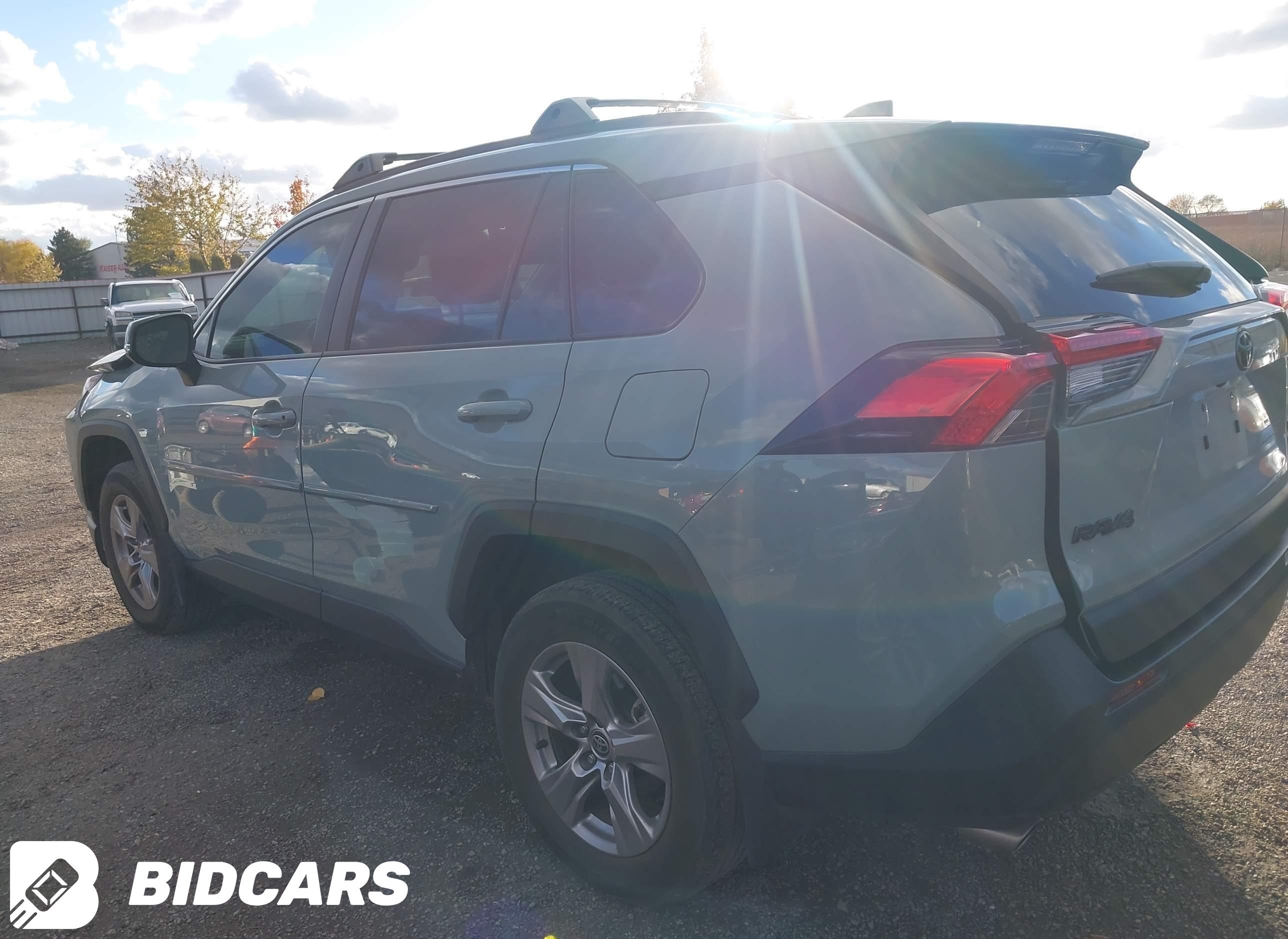 2022 Toyota RAV4, Xle