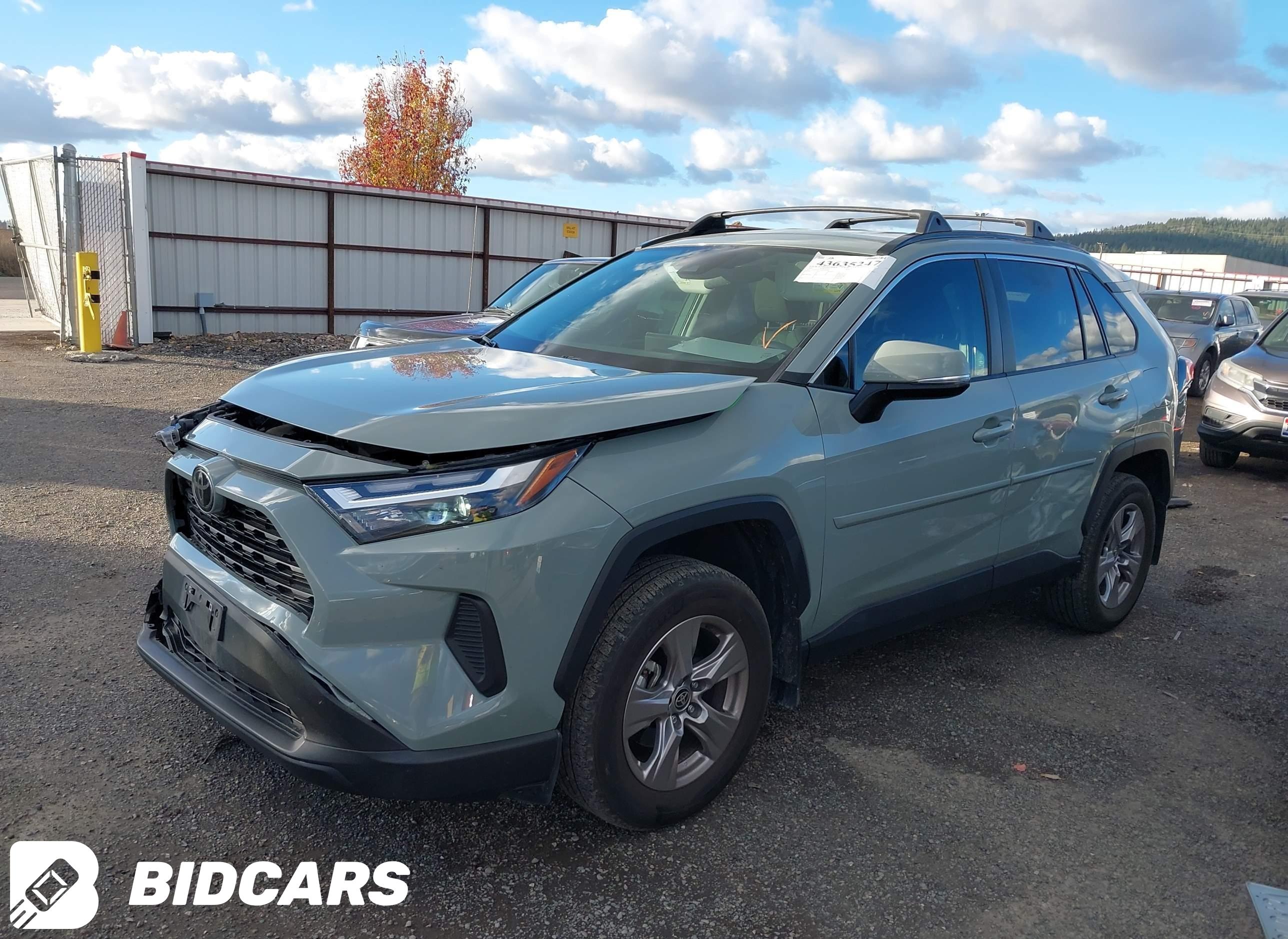 2022 Toyota RAV4, Xle