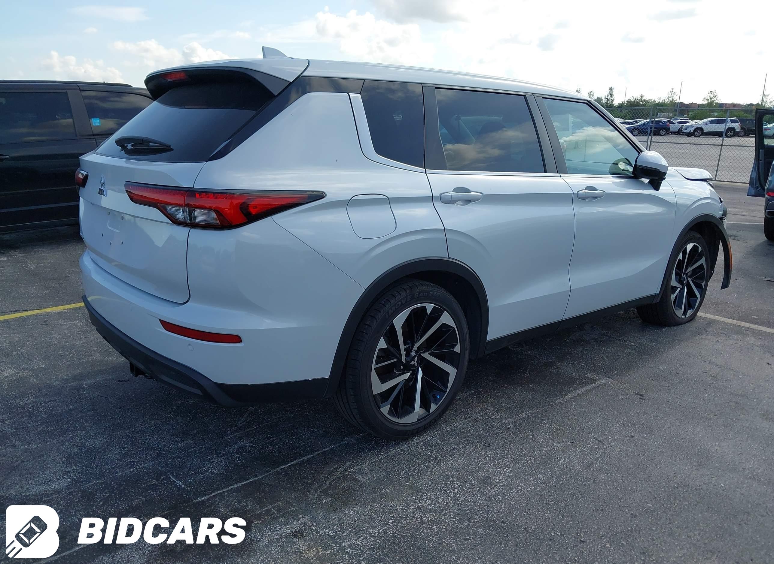 2022 Mitsubishi Outlander, Es...