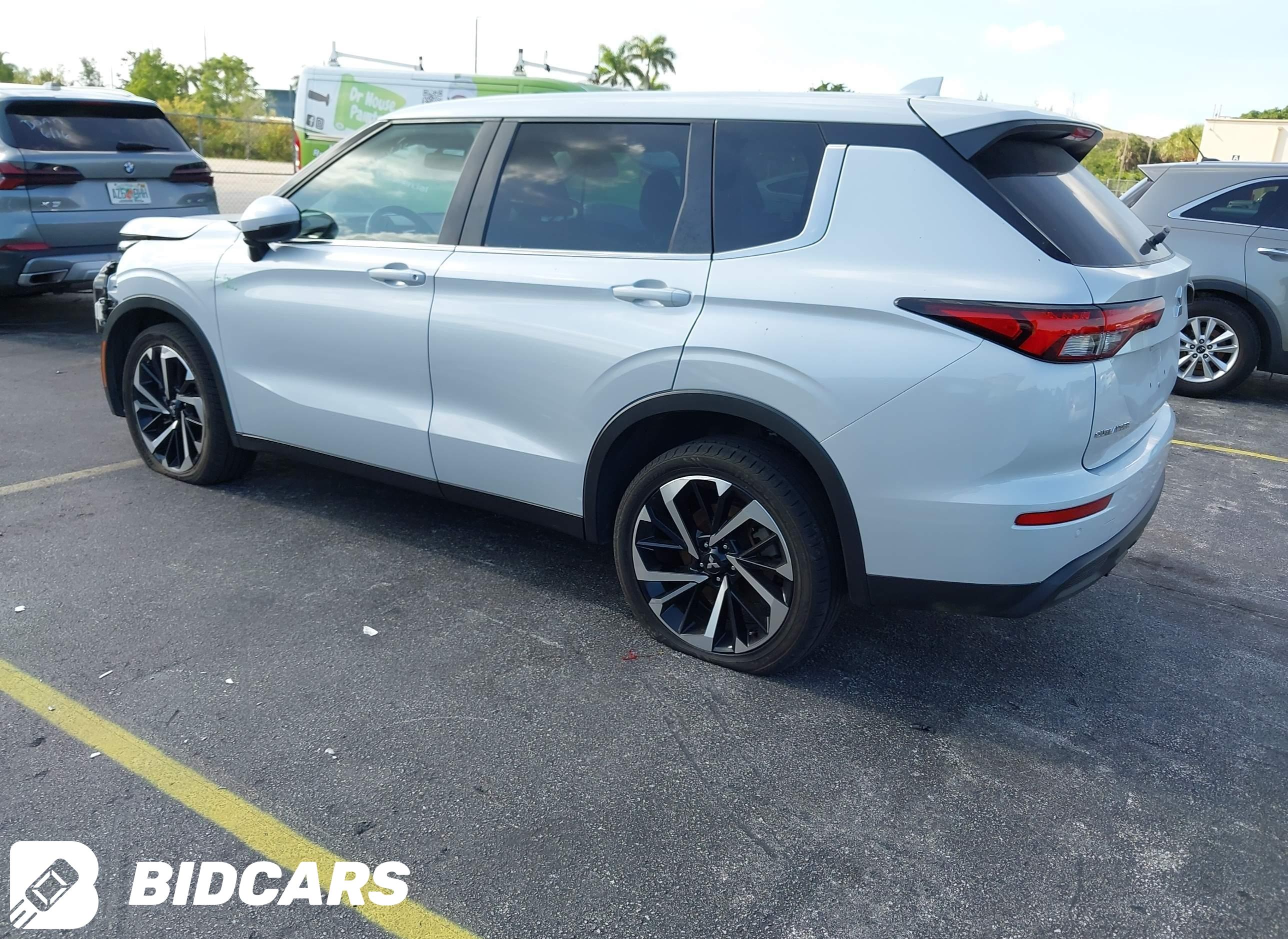 2022 Mitsubishi Outlander, Es...