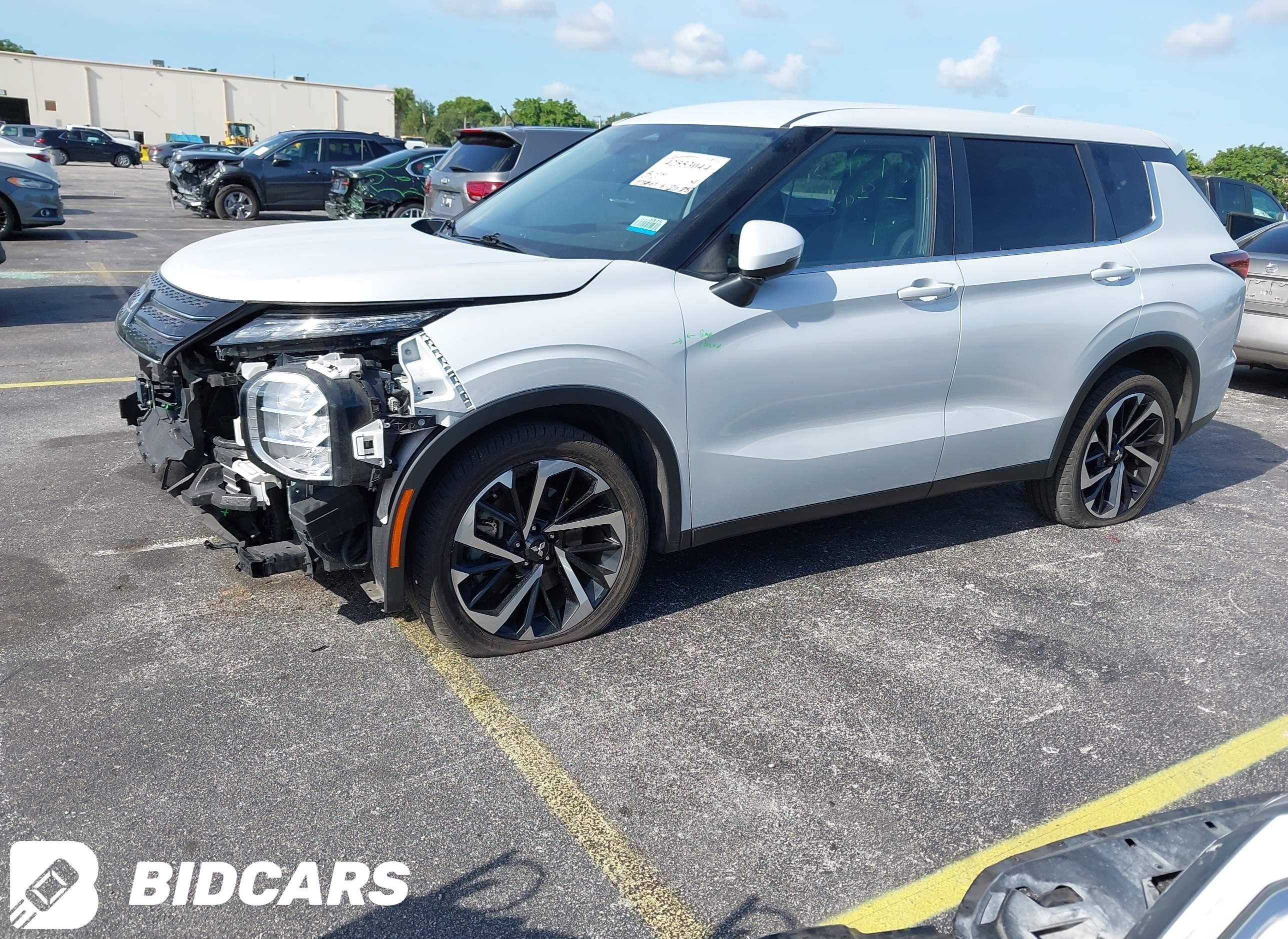 2022 Mitsubishi Outlander, Es...