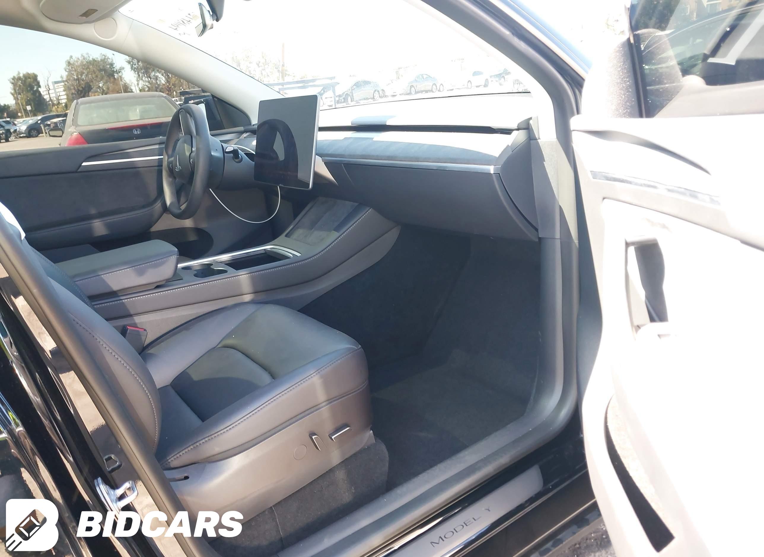 2023 Tesla Model Y, Performan...