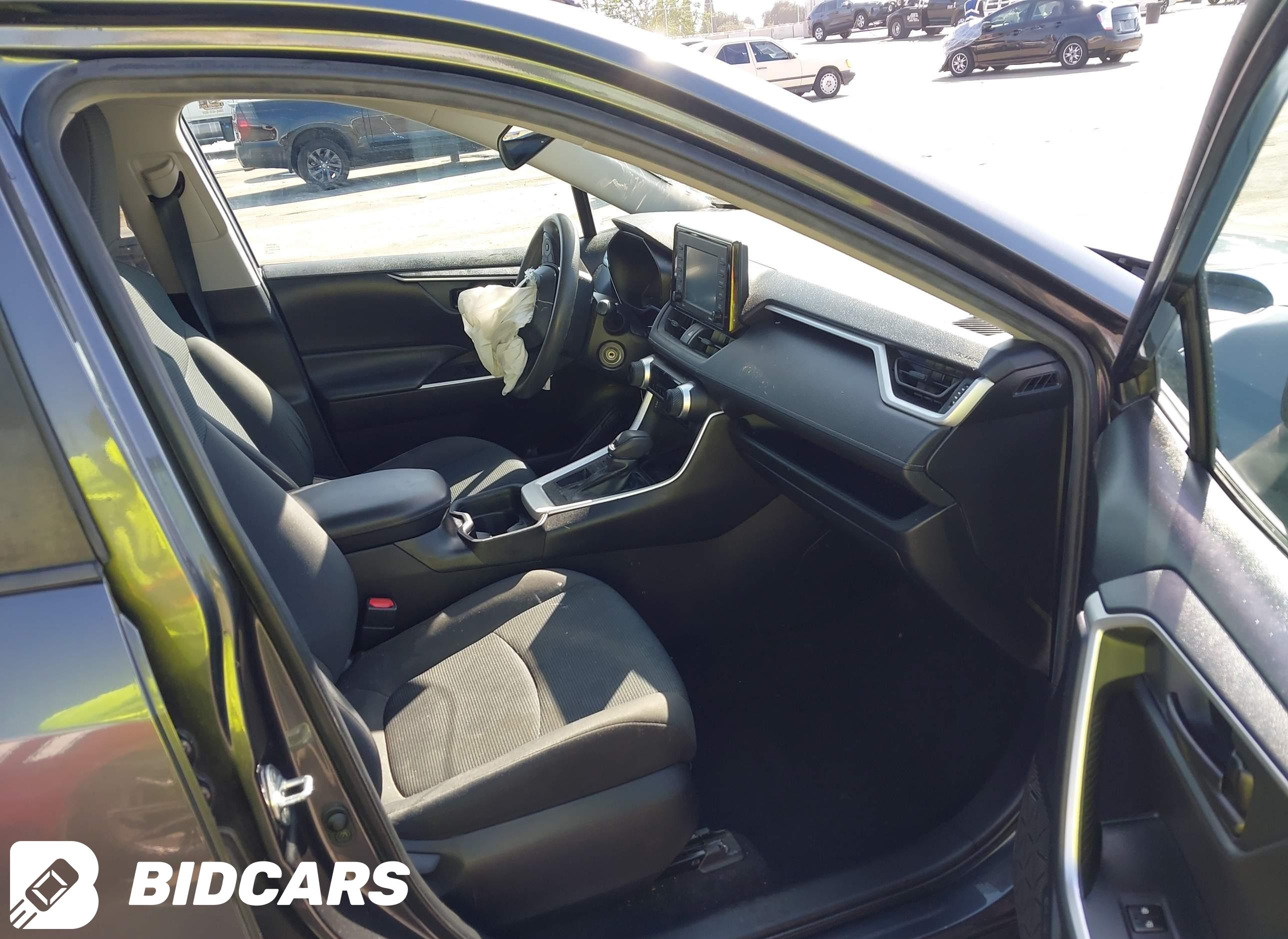 2020 Toyota RAV4, LE