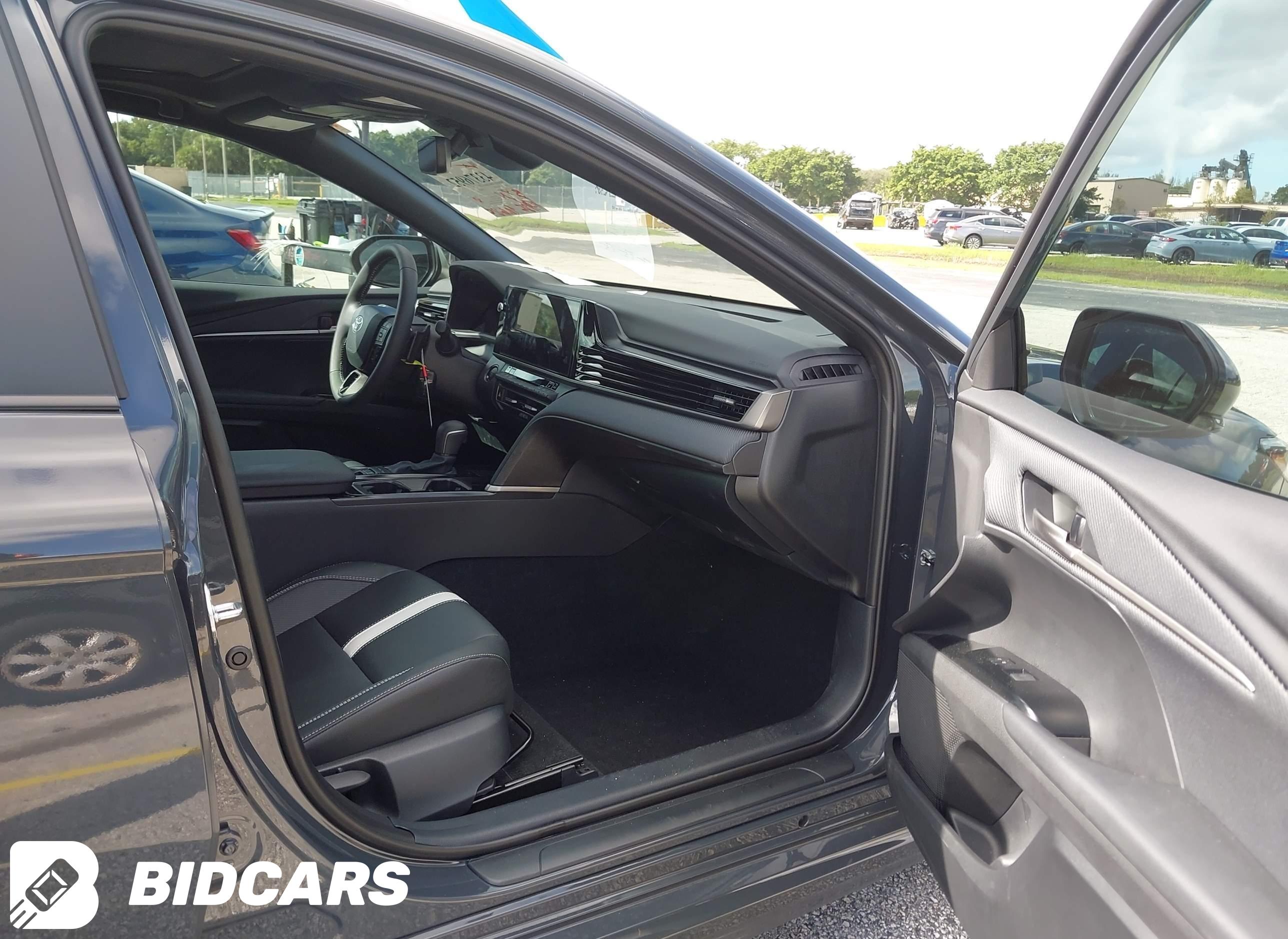 2025 Toyota Camry, SE