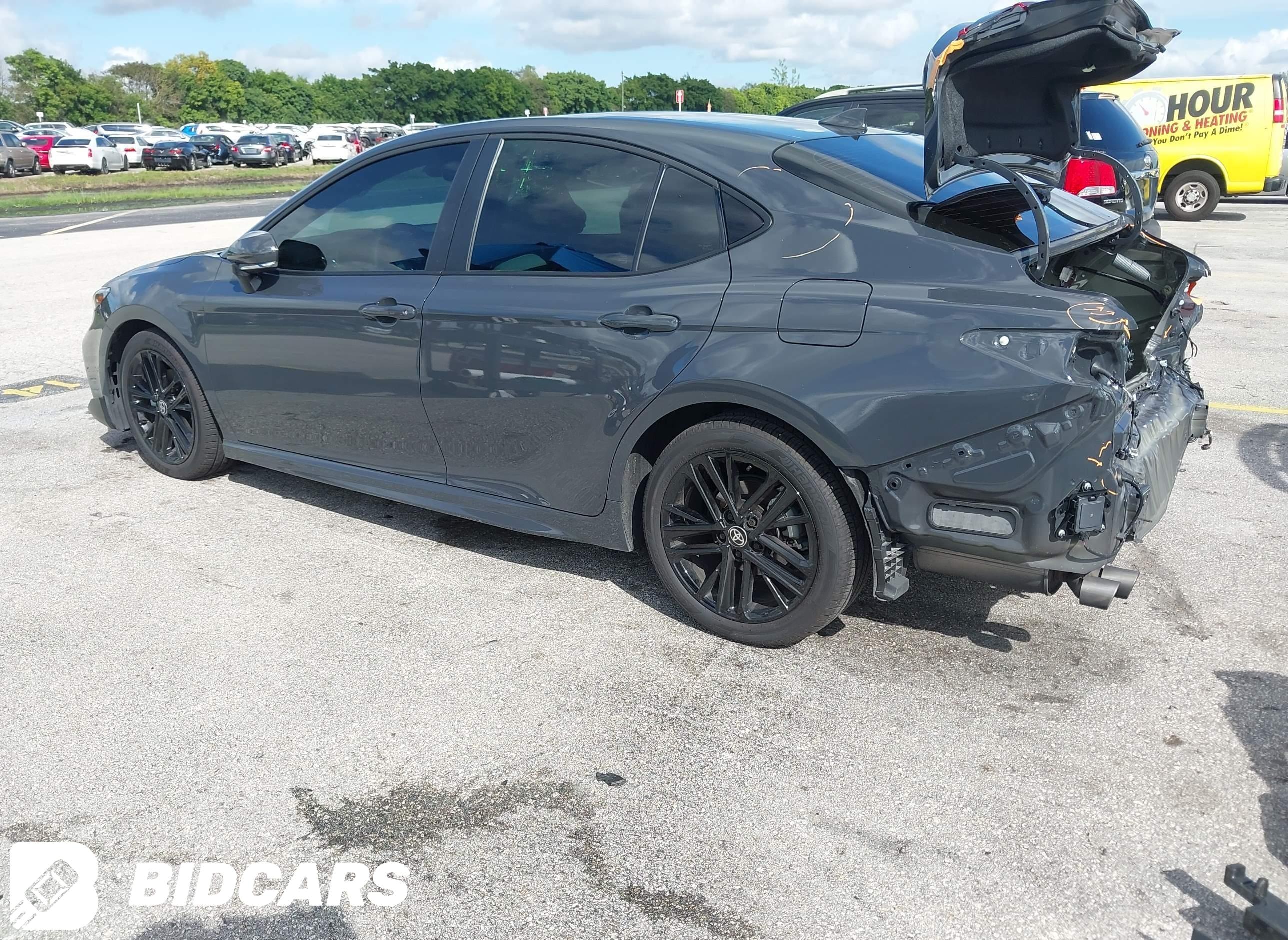 2025 Toyota Camry, SE