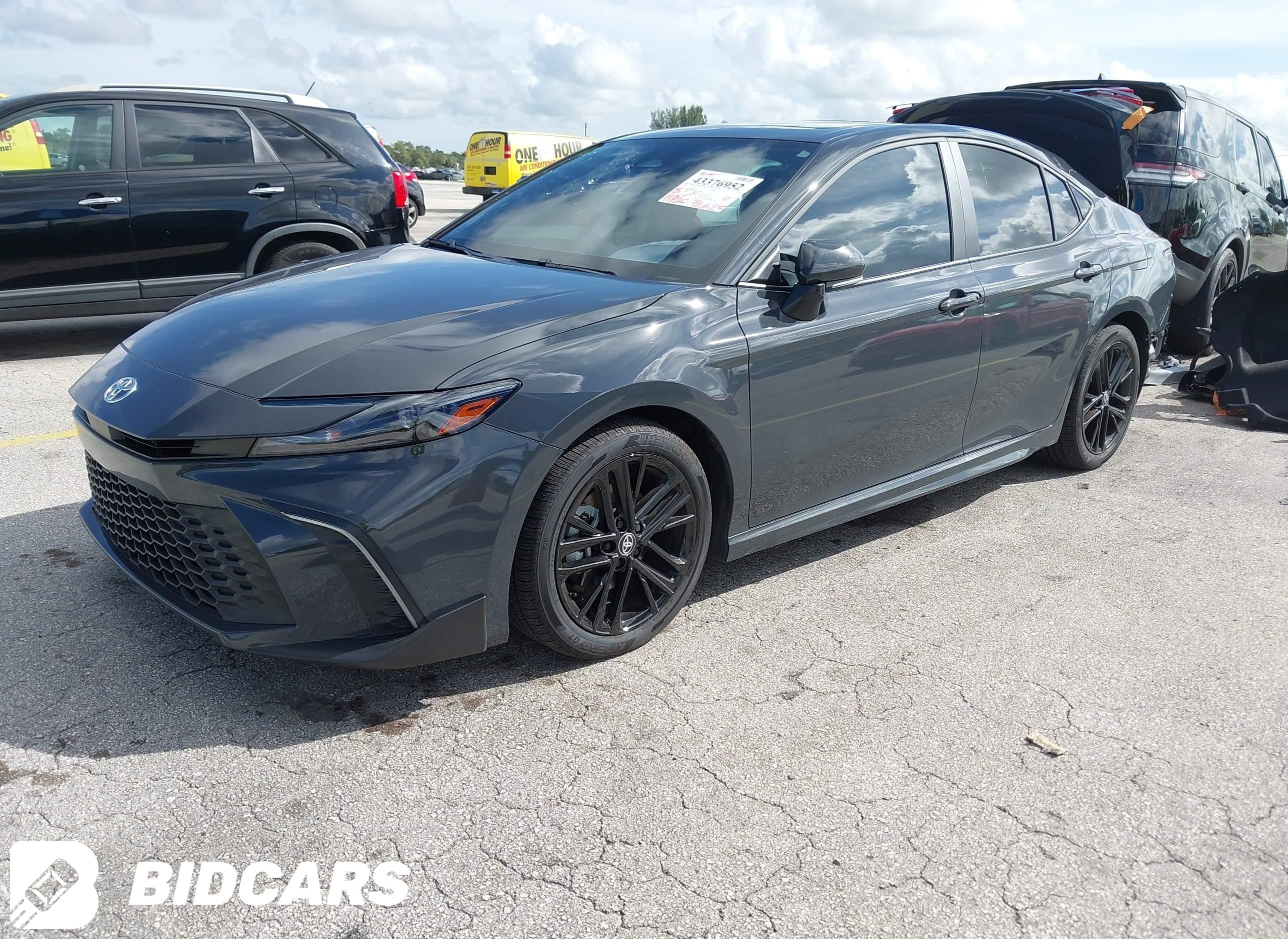 2025 Toyota Camry, SE