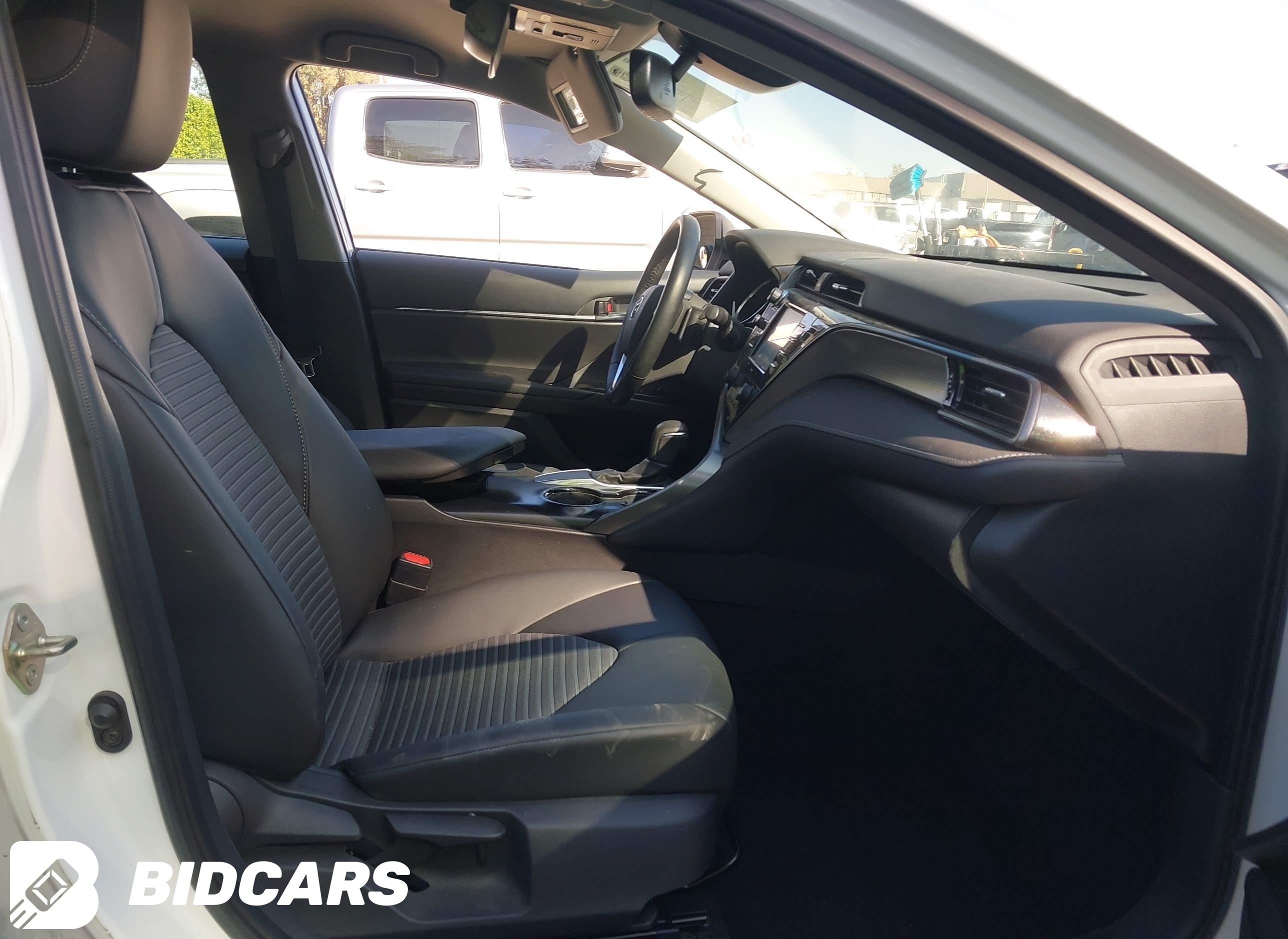 2020 Toyota Camry, SE