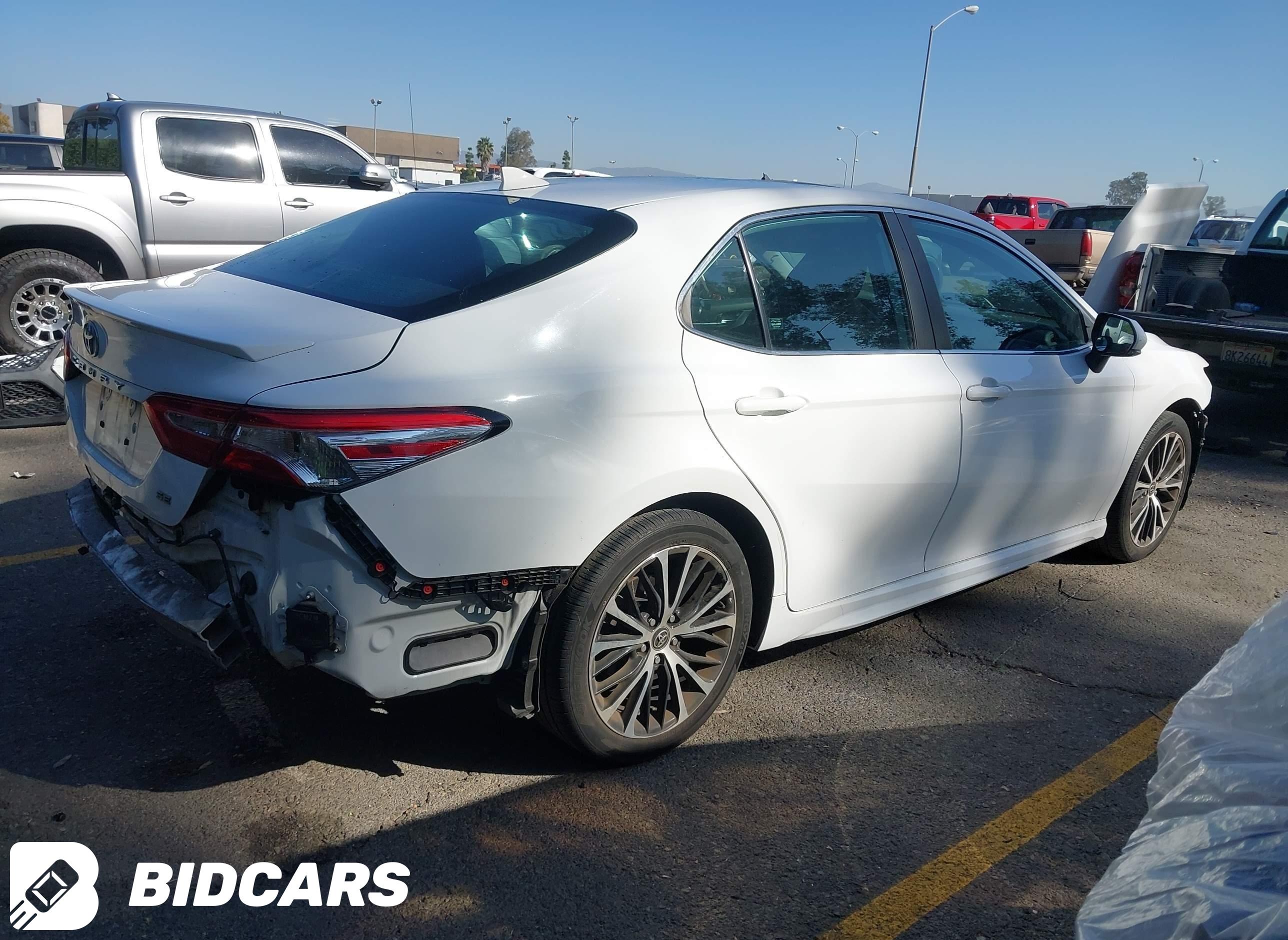 2020 Toyota Camry, SE