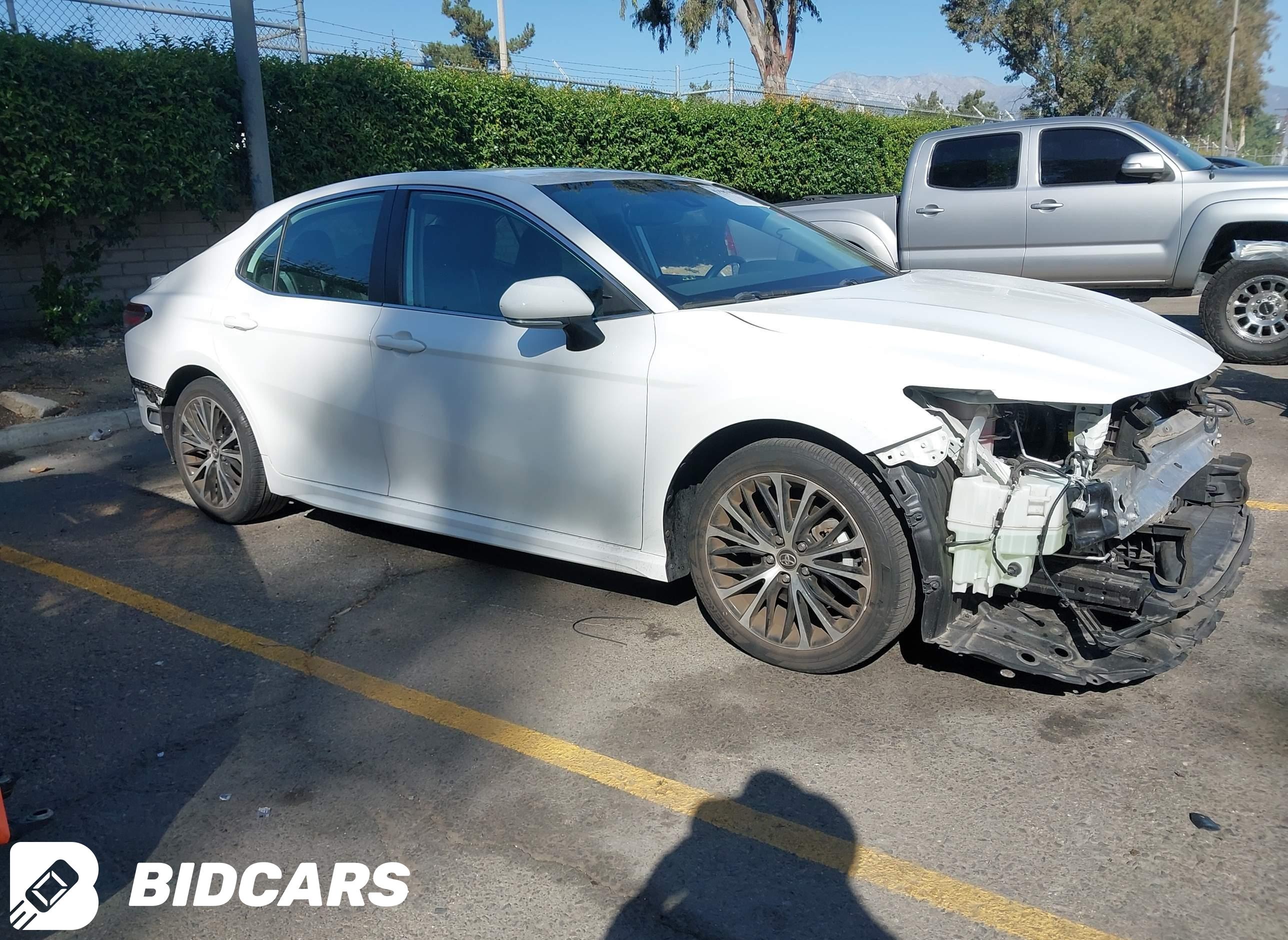 2020 Toyota Camry, SE