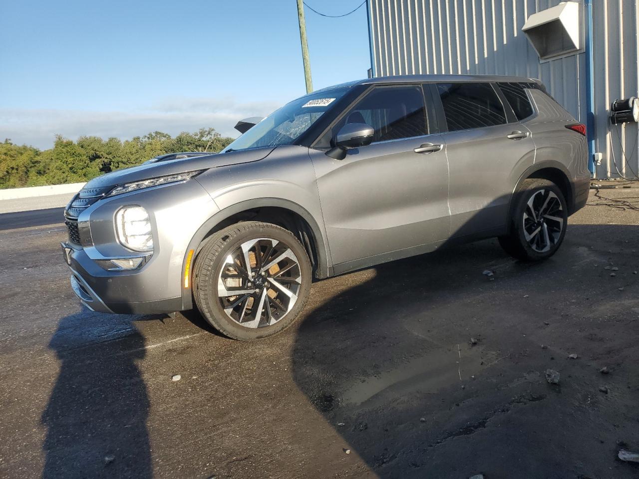 2022 Mitsubishi Outlander, SE