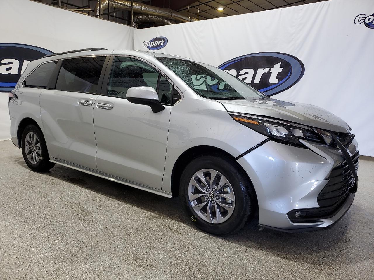 2025 Toyota Sienna, Xle