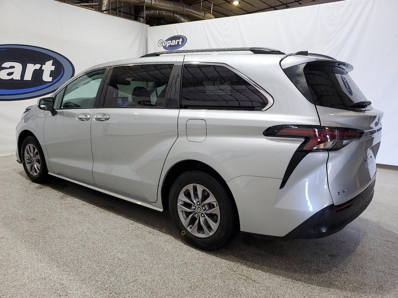 2025 Toyota Sienna, Xle