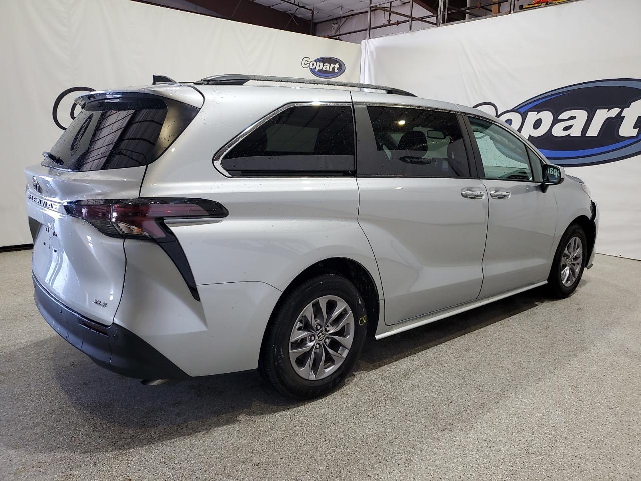 2025 Toyota Sienna, Xle