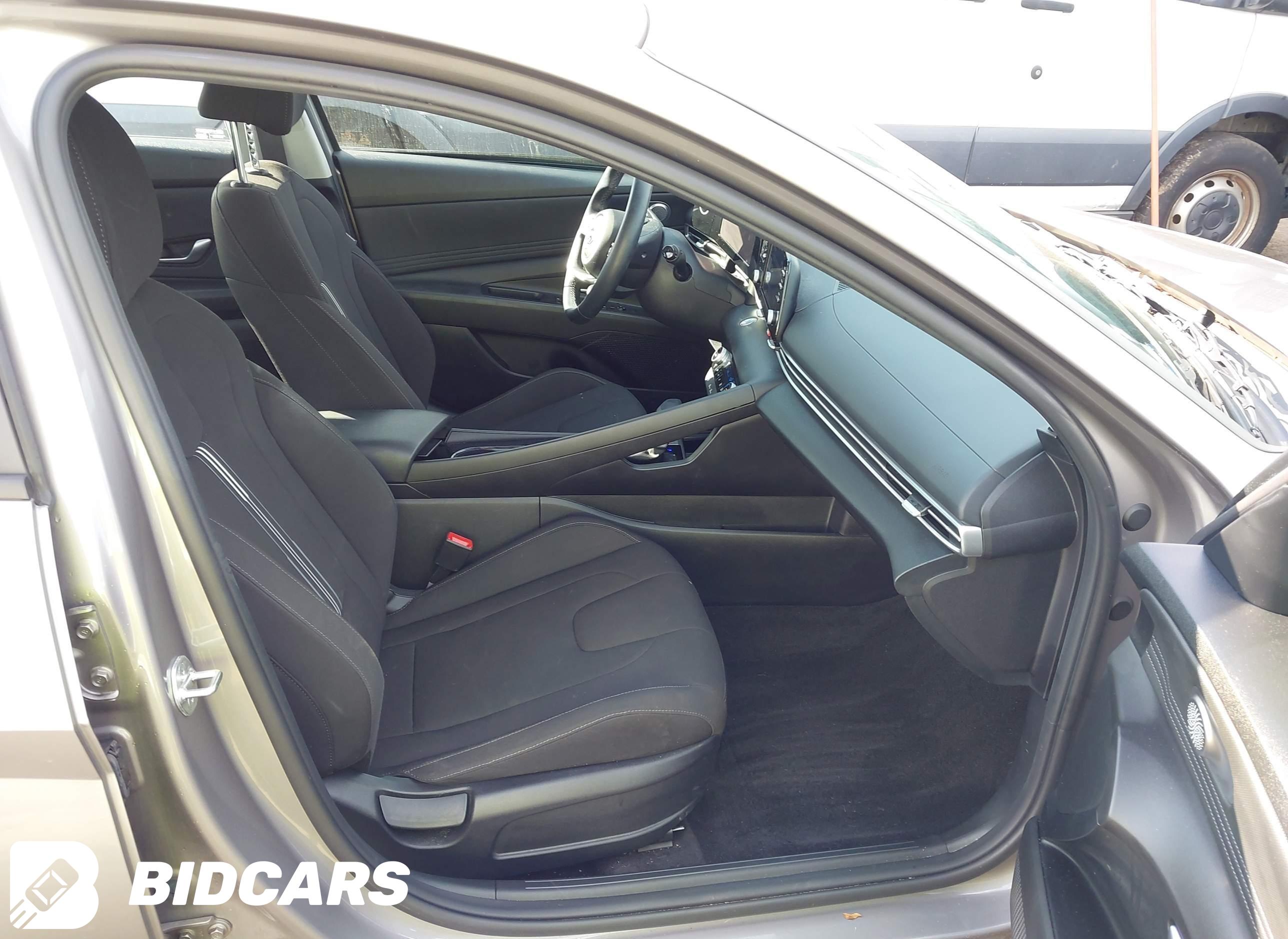 2022 Hyundai Elantra, Sel