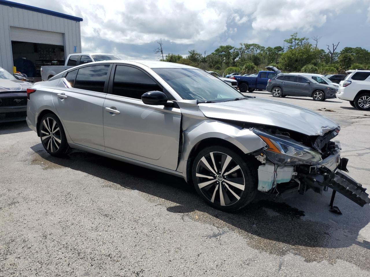 2021 Nissan Altima, SR