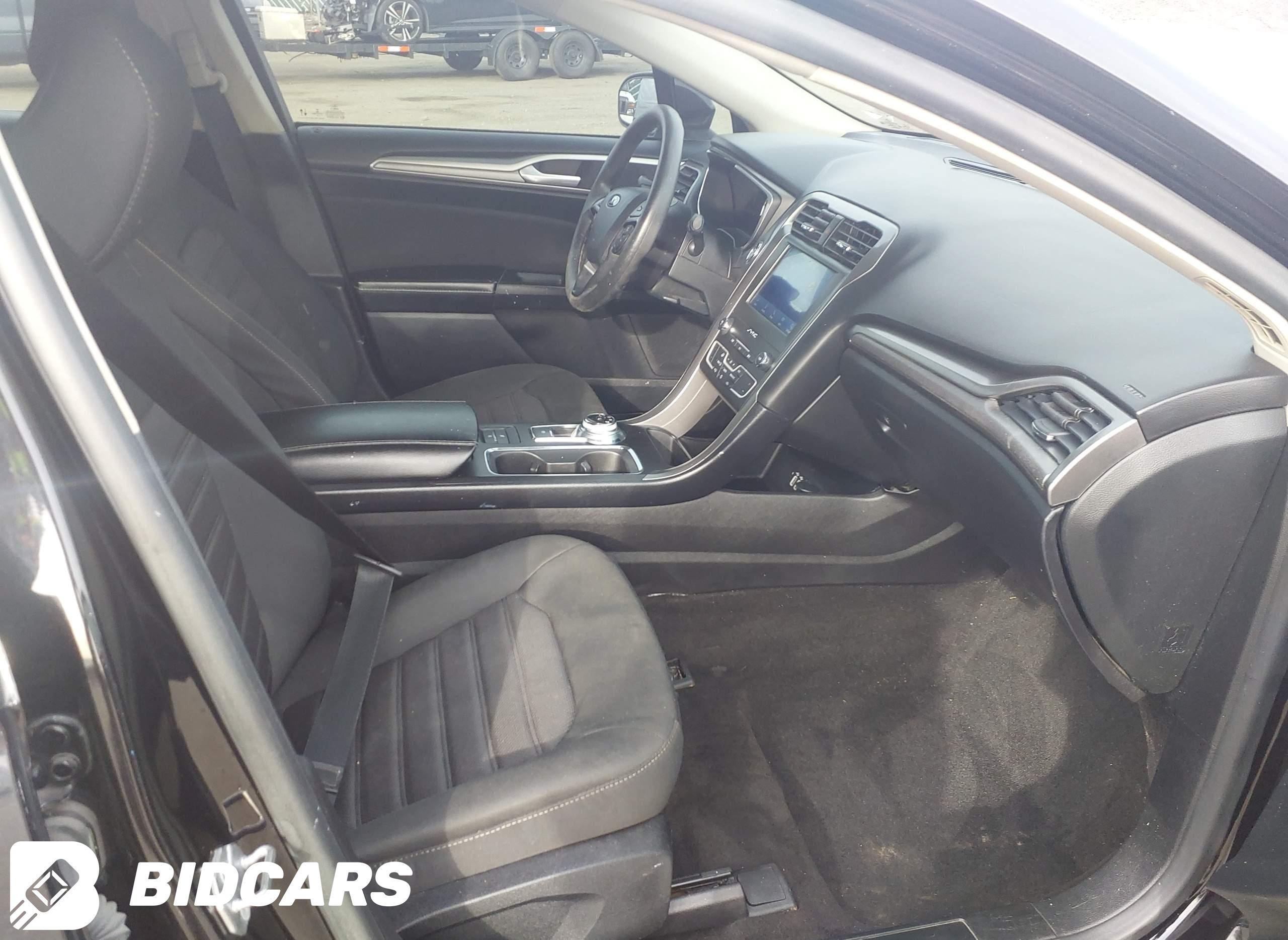 2020 Ford Fusion, SE