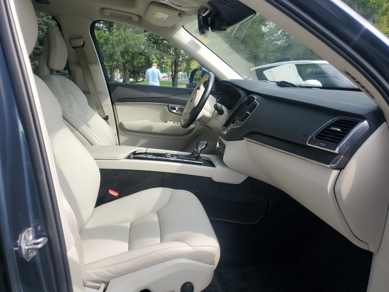 2020 Volv XC90, T6 Momentum