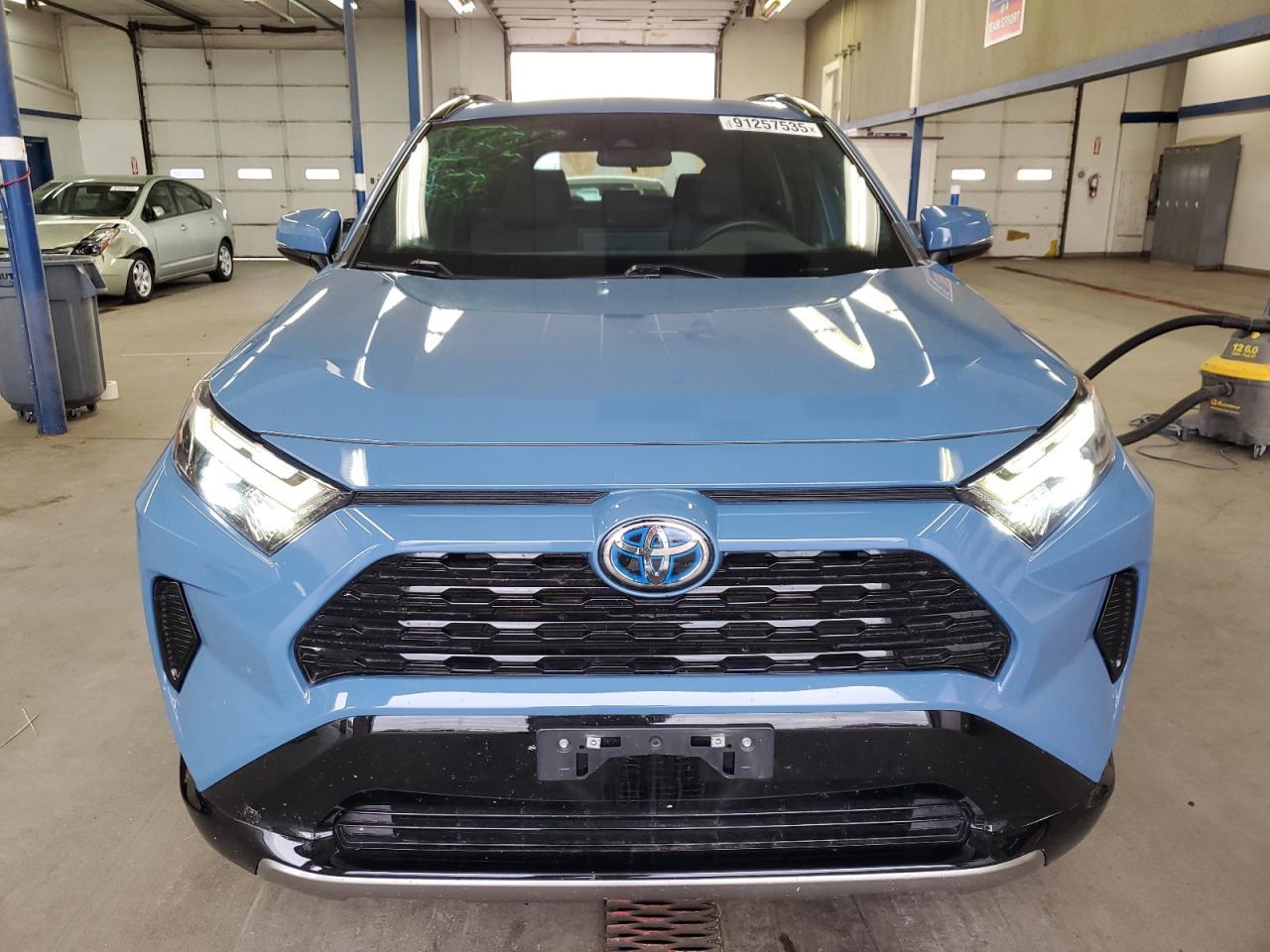 2022 Toyota RAV4, SE