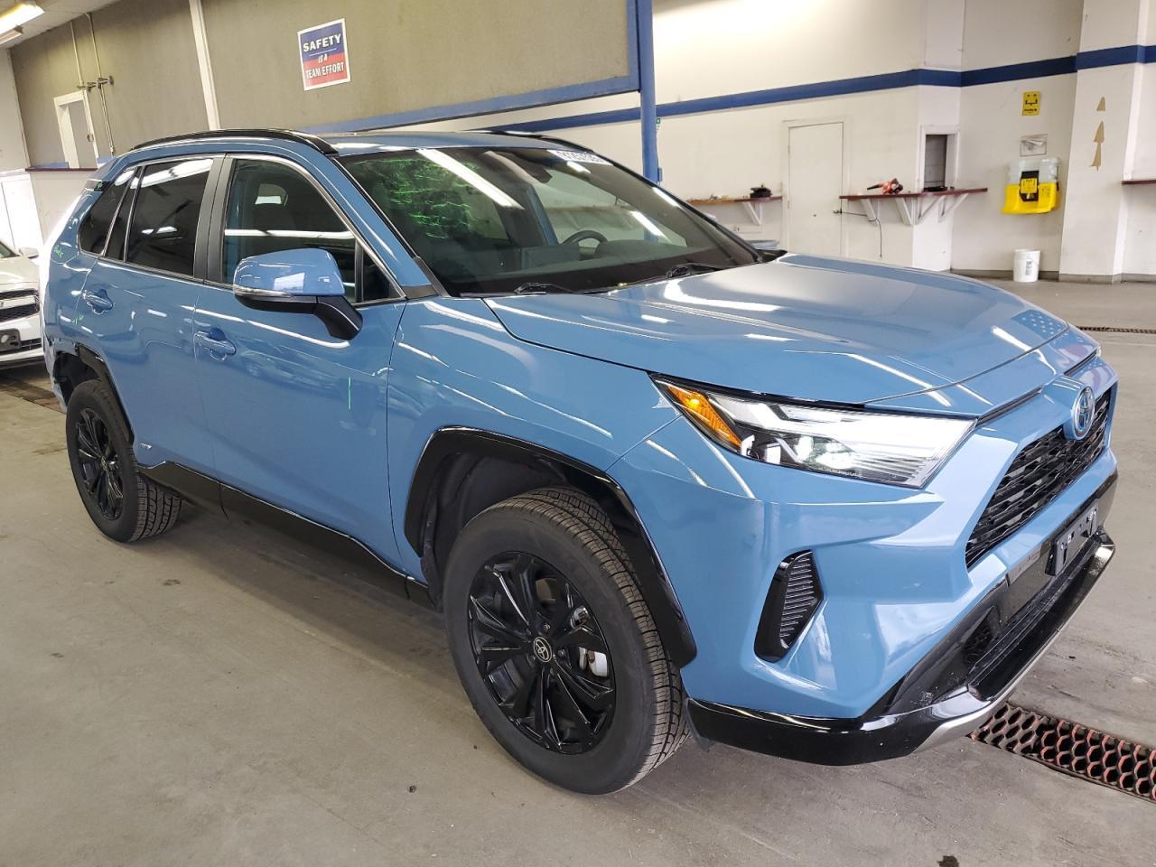 2022 Toyota RAV4, SE