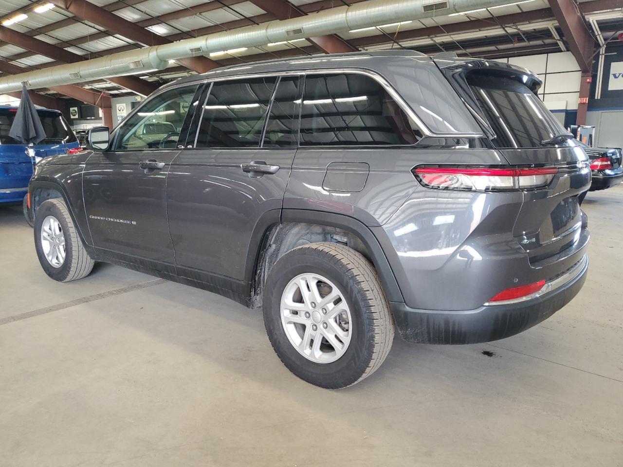 2022 Jeep Grand Cherokee, Laredo